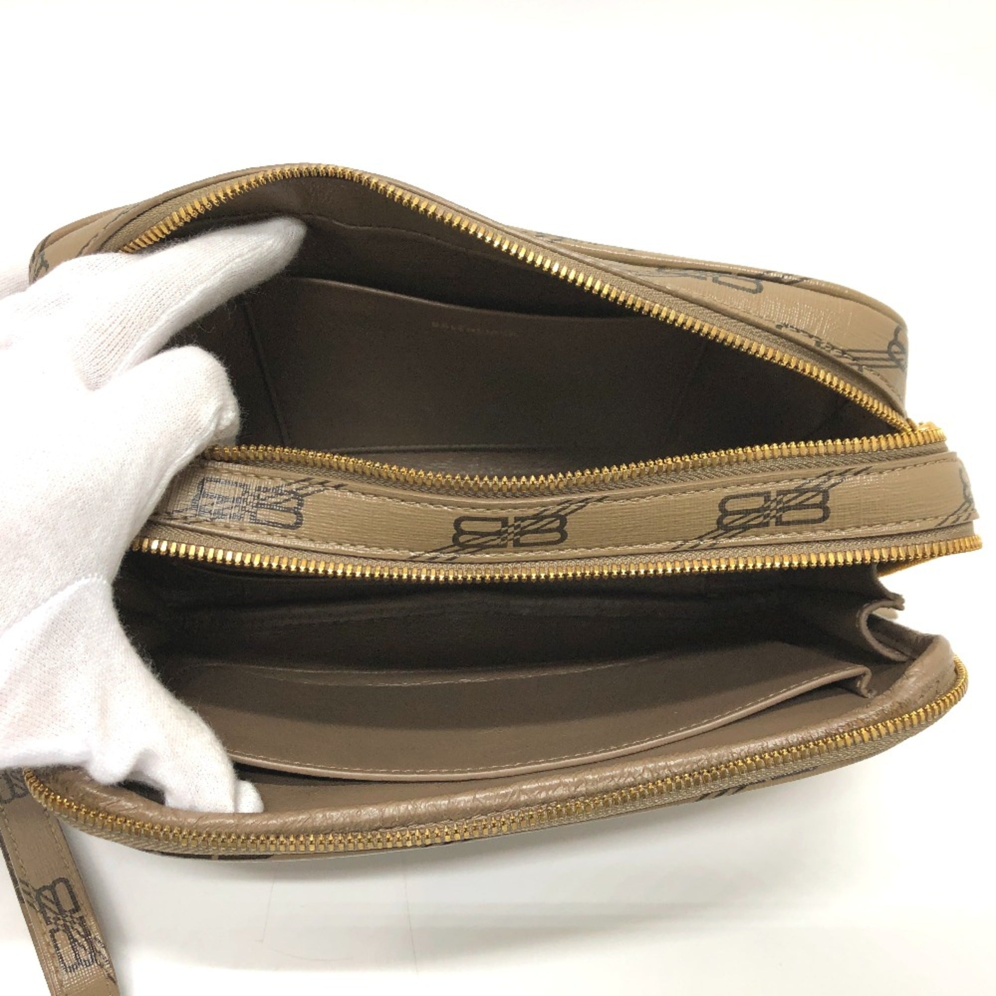 Balenciaga Brown Leather Clutch Bag (Pre-Owned)