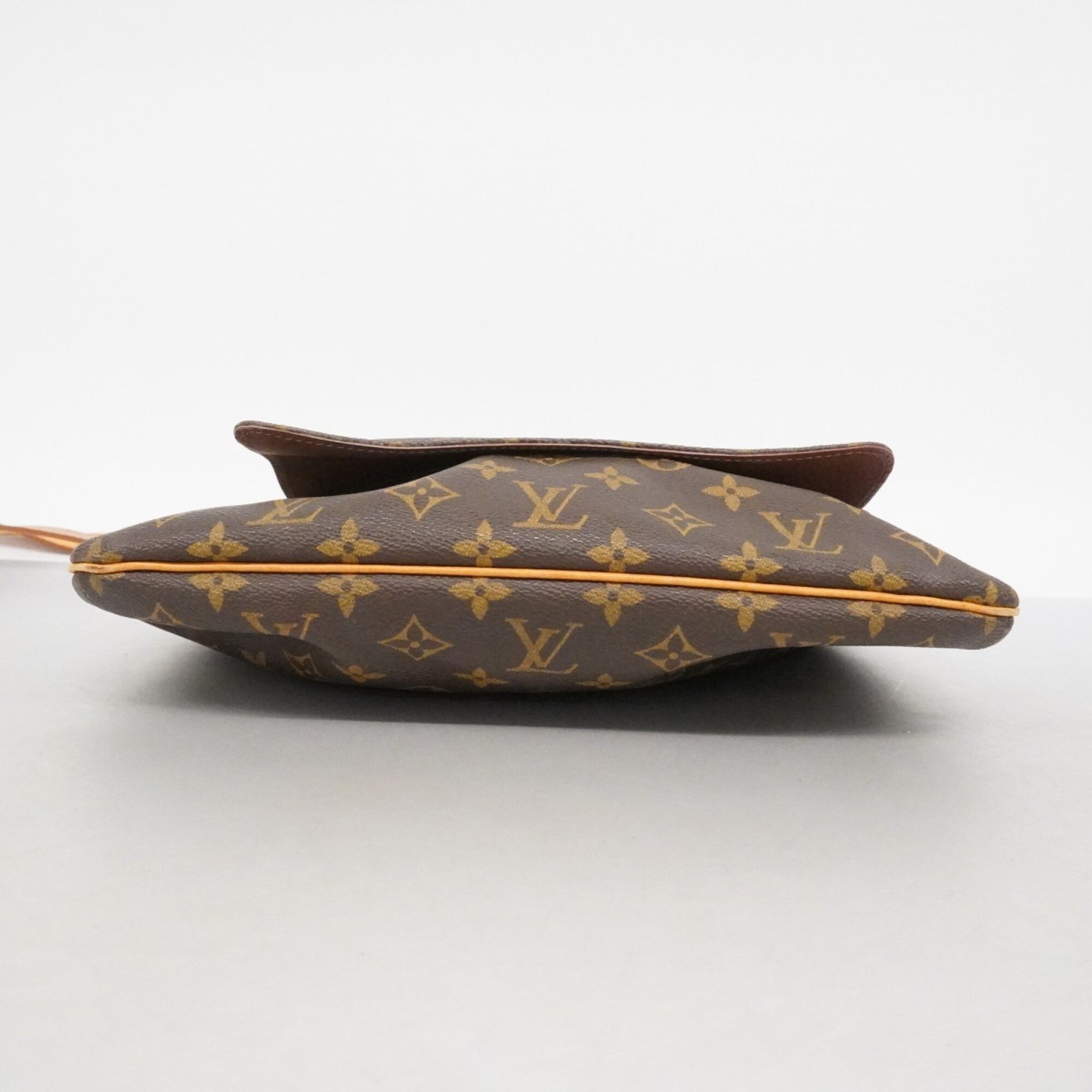 Louis Vuitton Brown Shoulder Bag (Pre-Owned)