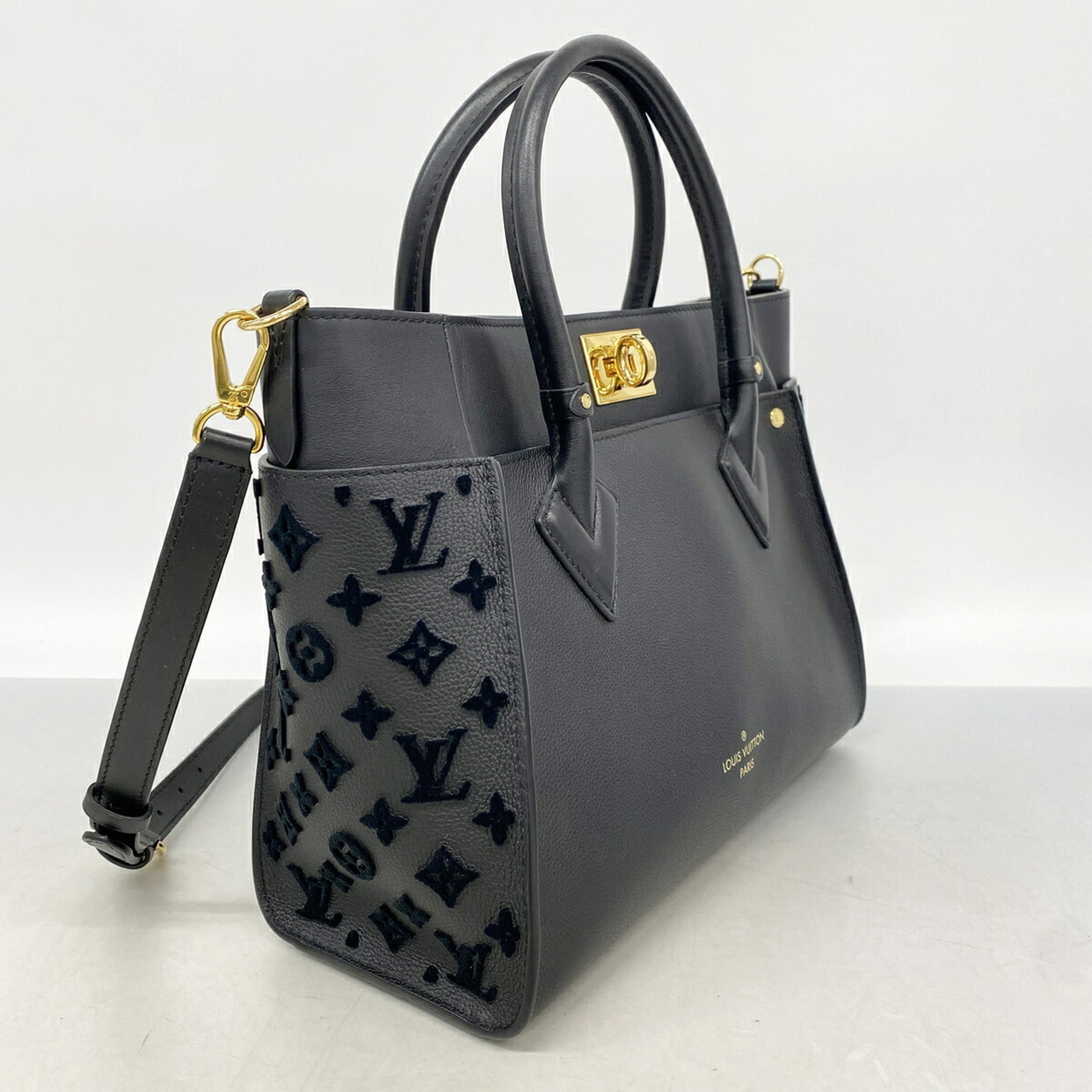 Louis Vuitton Noir Handbag (Pre-Owned)