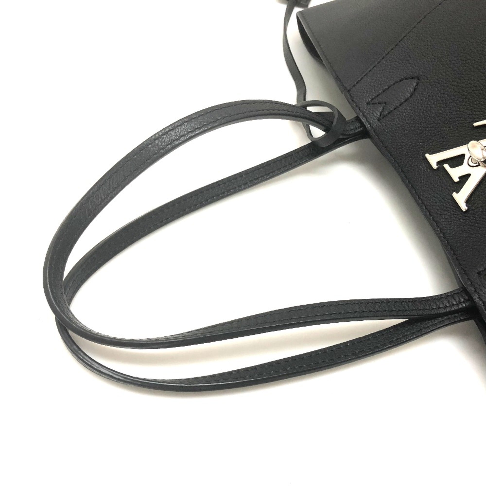Louis Vuitton Black Leather Shoulder Bag (Pre-Owned)