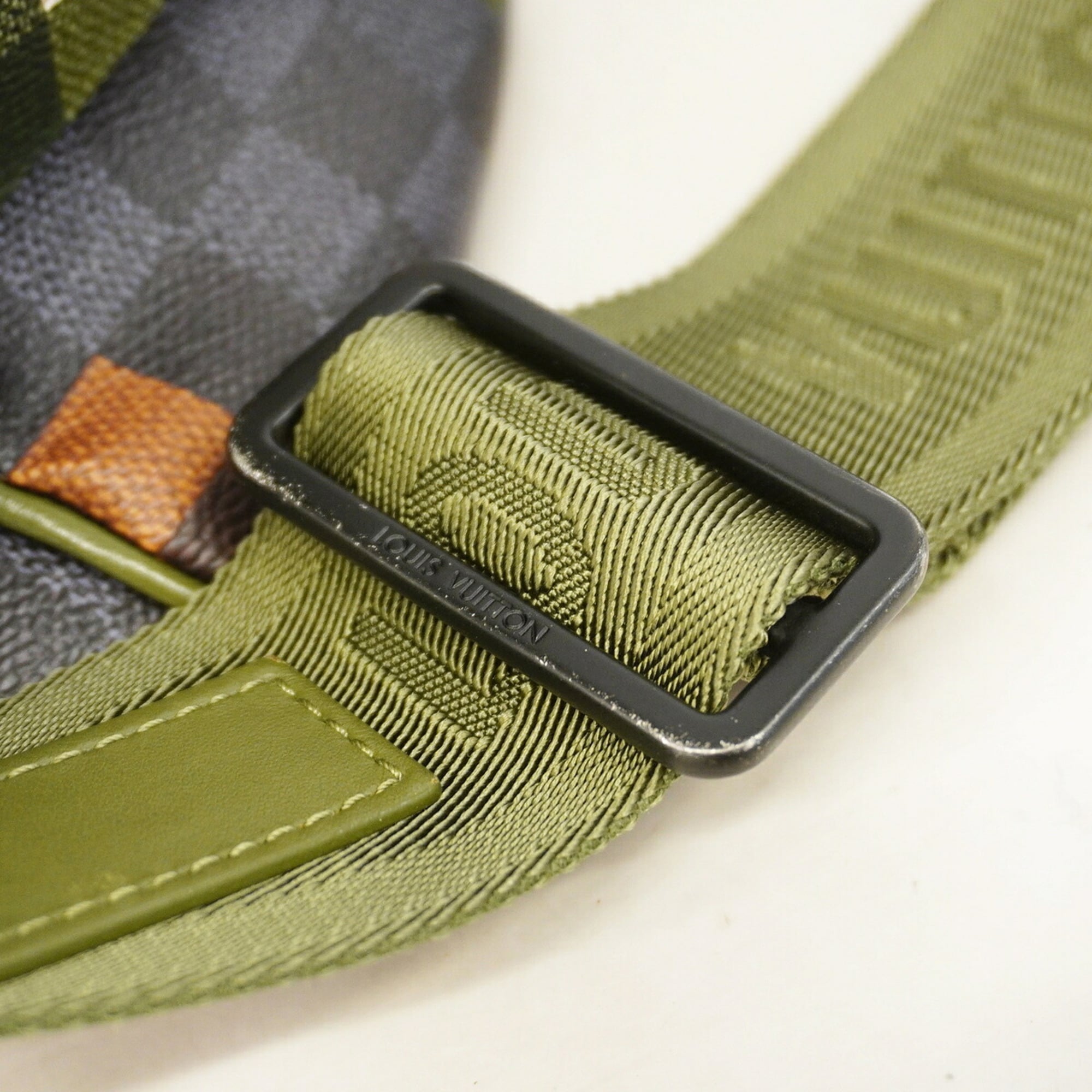 Louis Vuitton Green Shoulder Bag (Pre-Owned)