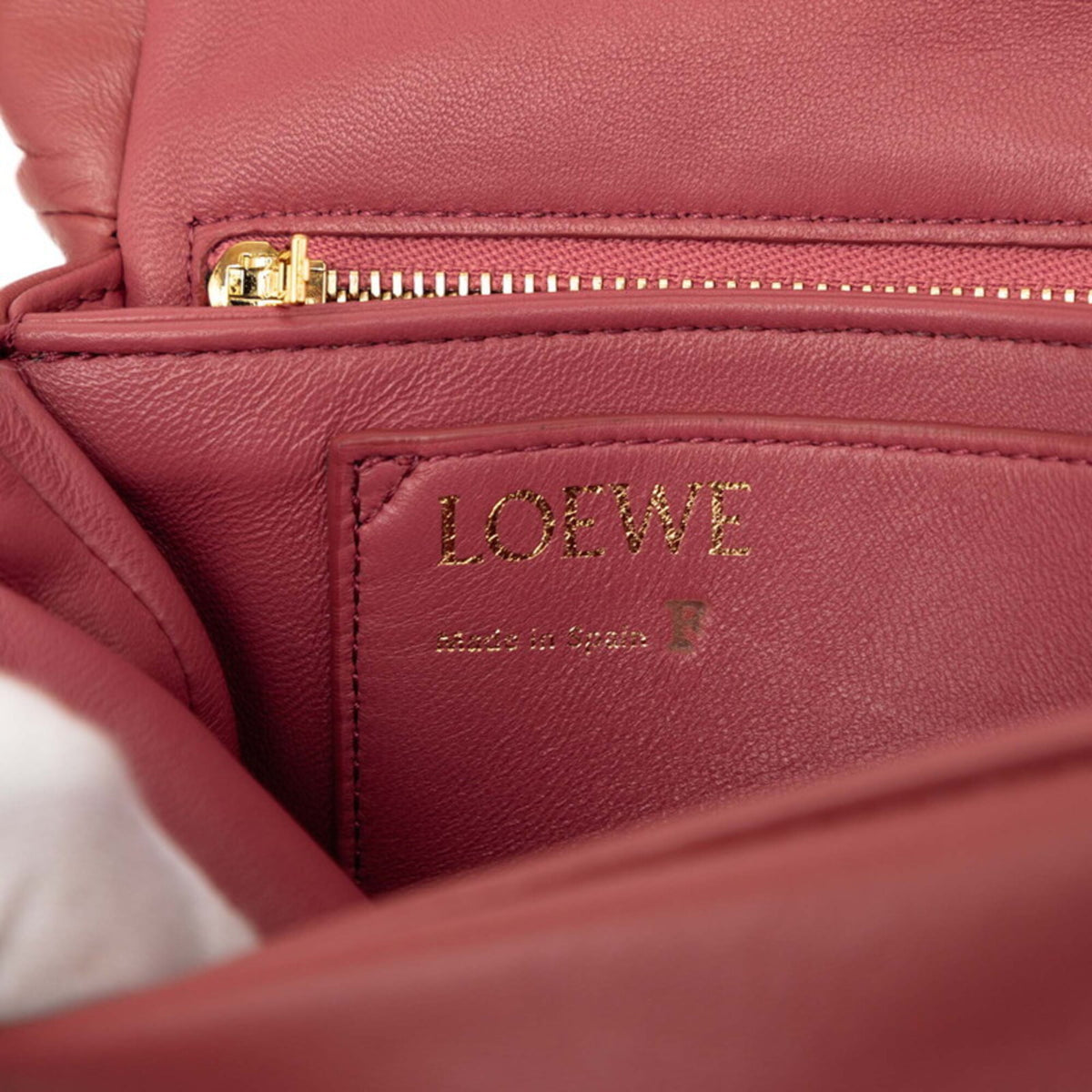 Loewe Pink Leather Shoulder Bag (Pre-Owned)