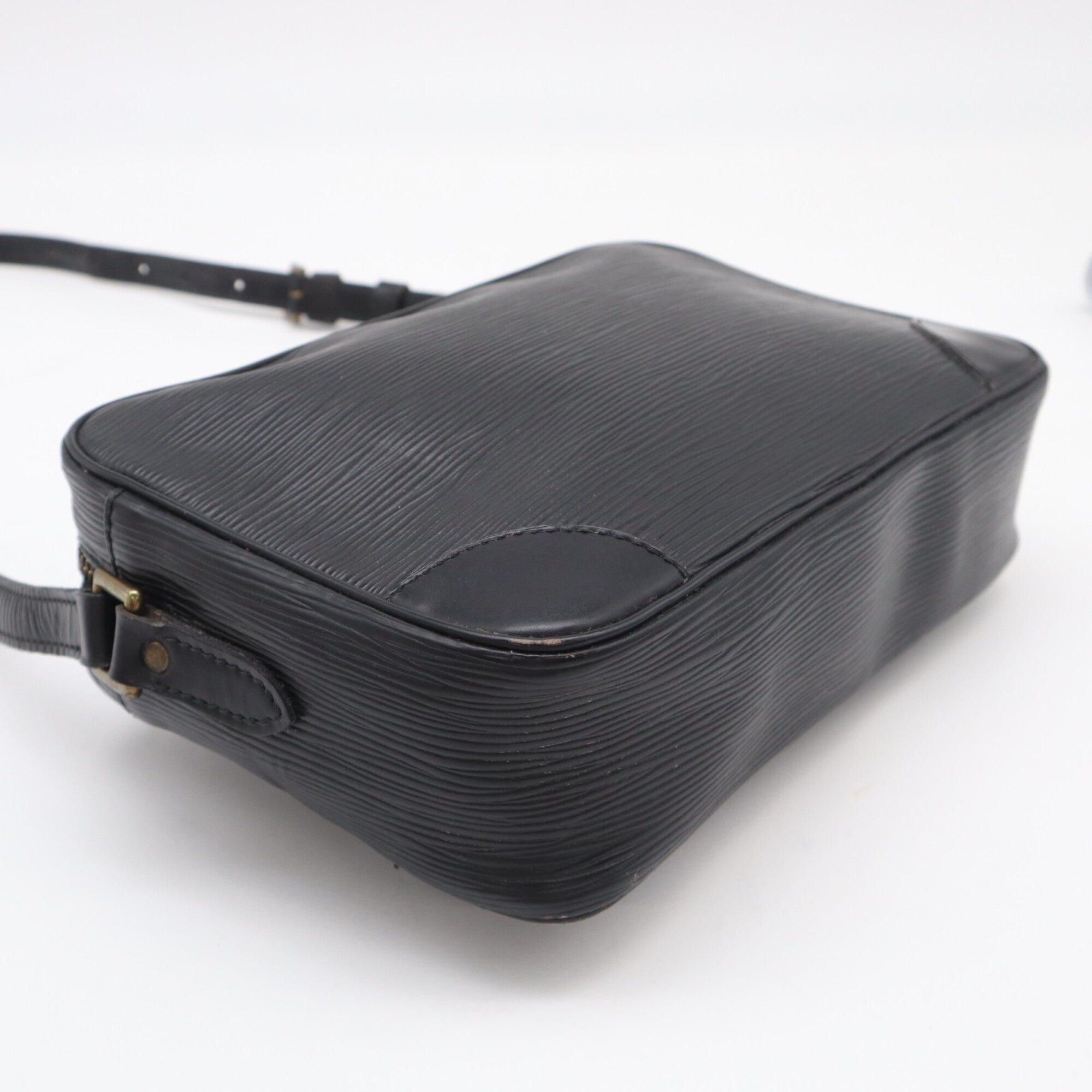 Louis Vuitton Epi Black Noir Leather Shoulder Bag (Pre-Owned)
