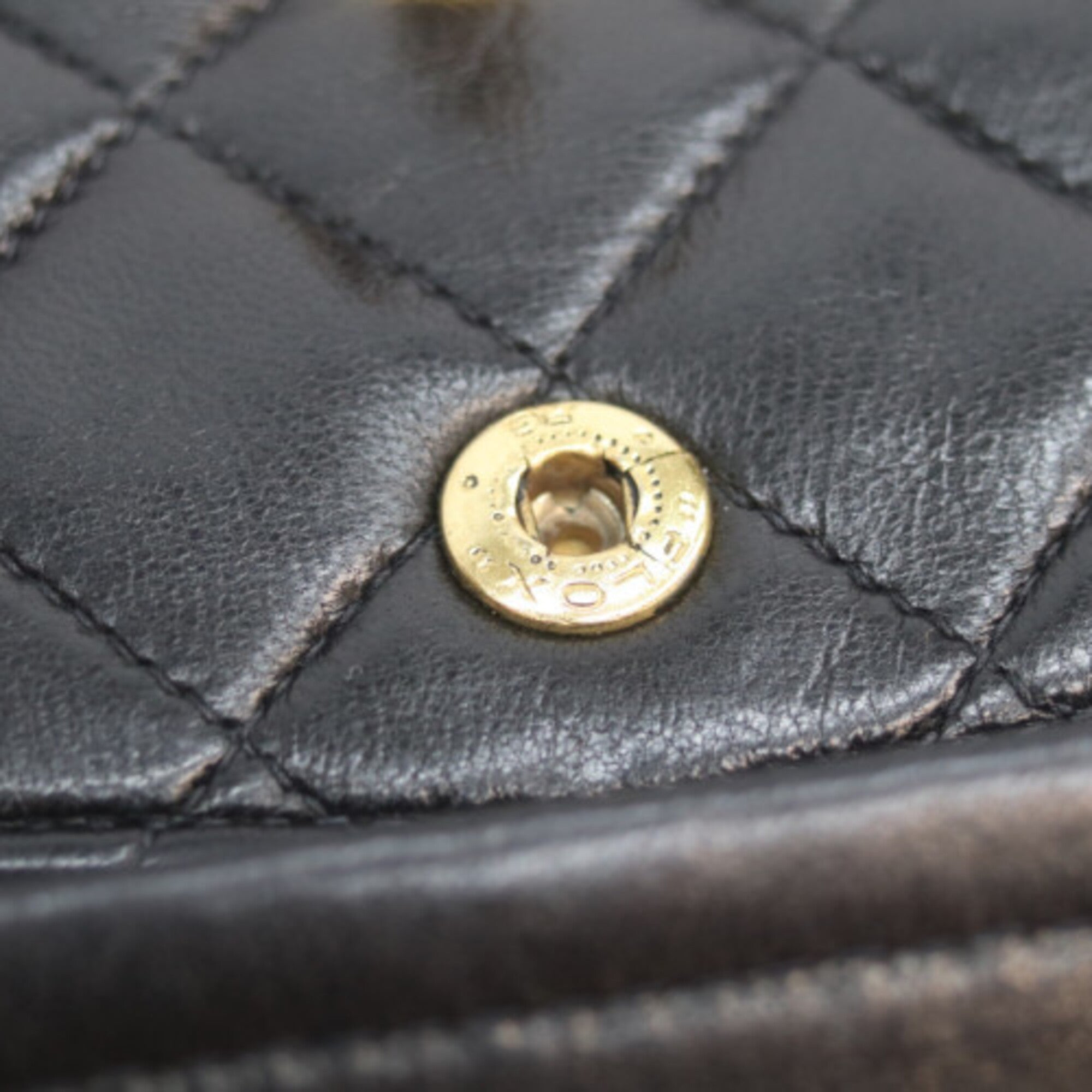 Chanel Black Leather Shoulder Bag (Pre-Owned)