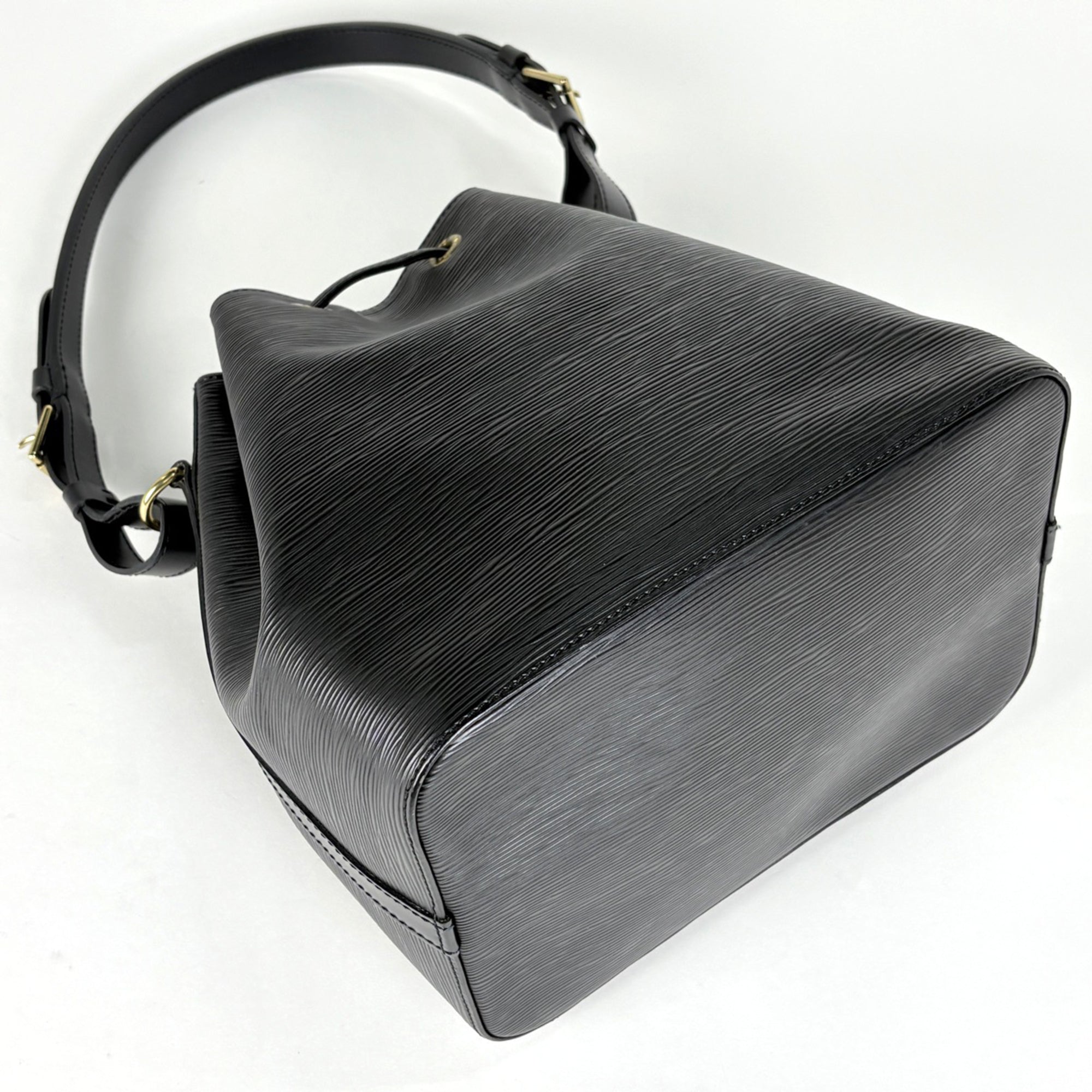 Louis Vuitton Epi Black Noir Epi Leather Shoulder Bag (Pre-Owned)