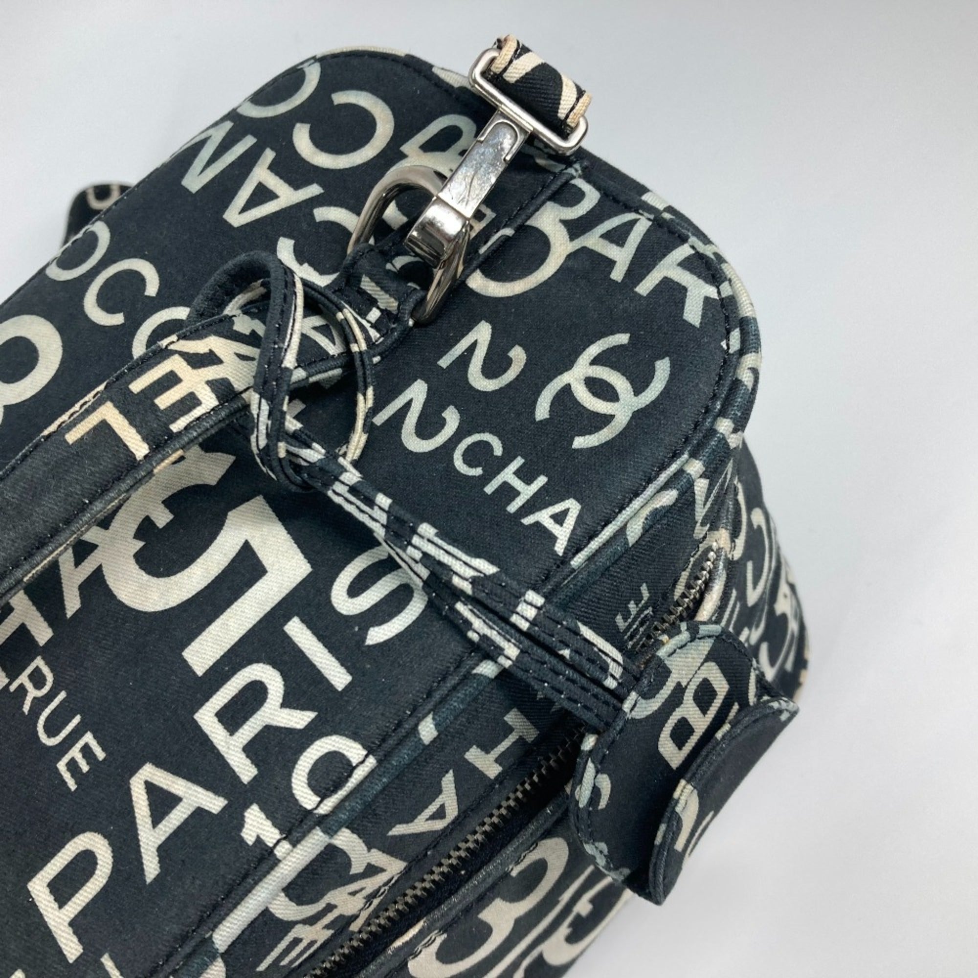 Chanel Black Cloth Handbag (Pre-Owned)