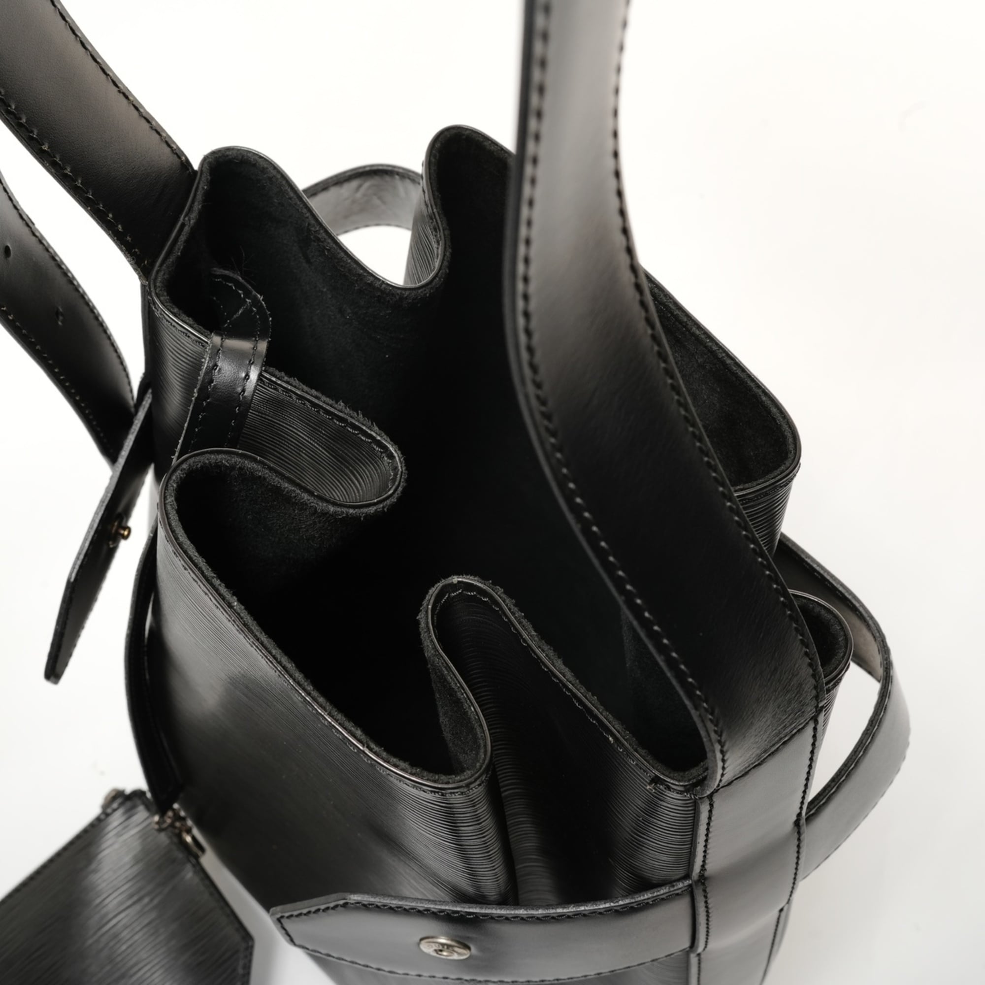 Louis Vuitton Epi Black Epi Leather Shoulder Bag (Pre-Owned)