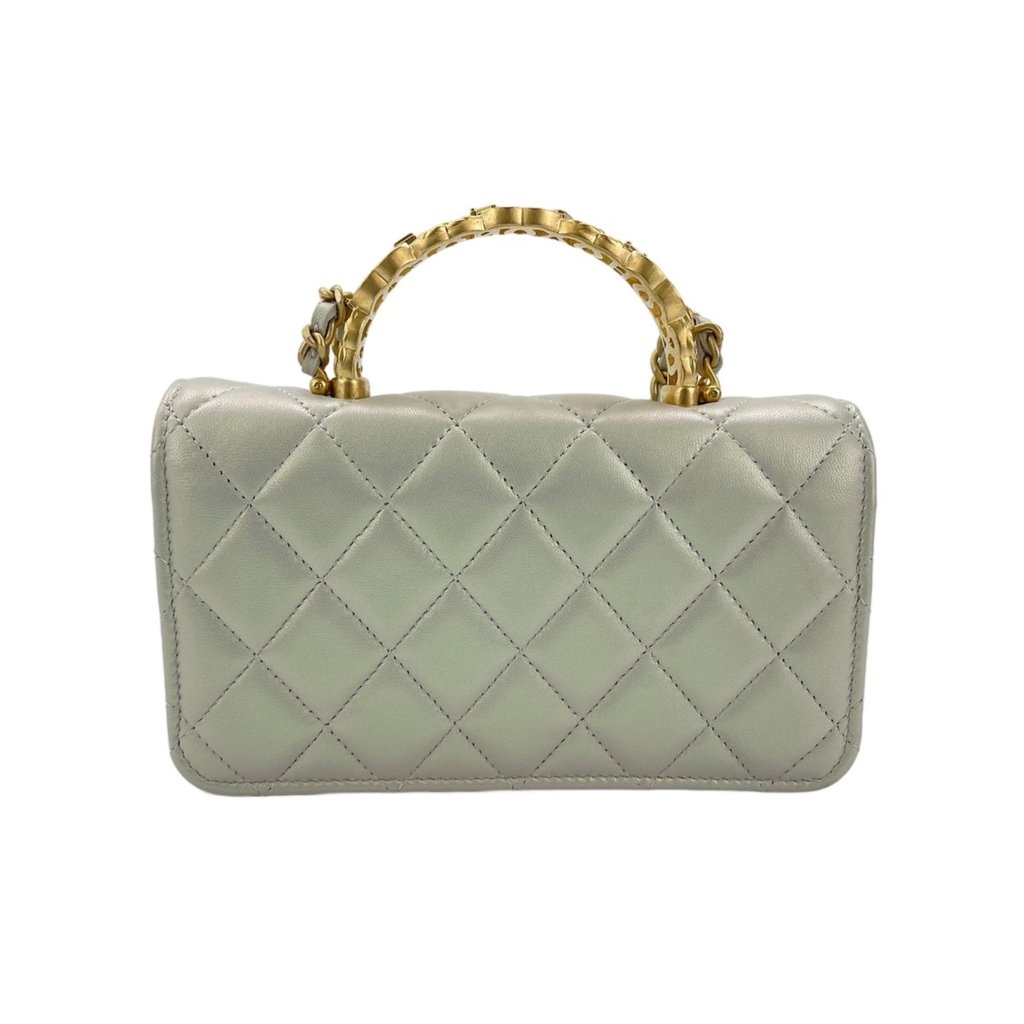 Chanel Matelasse White Handbag (Pre-Owned)