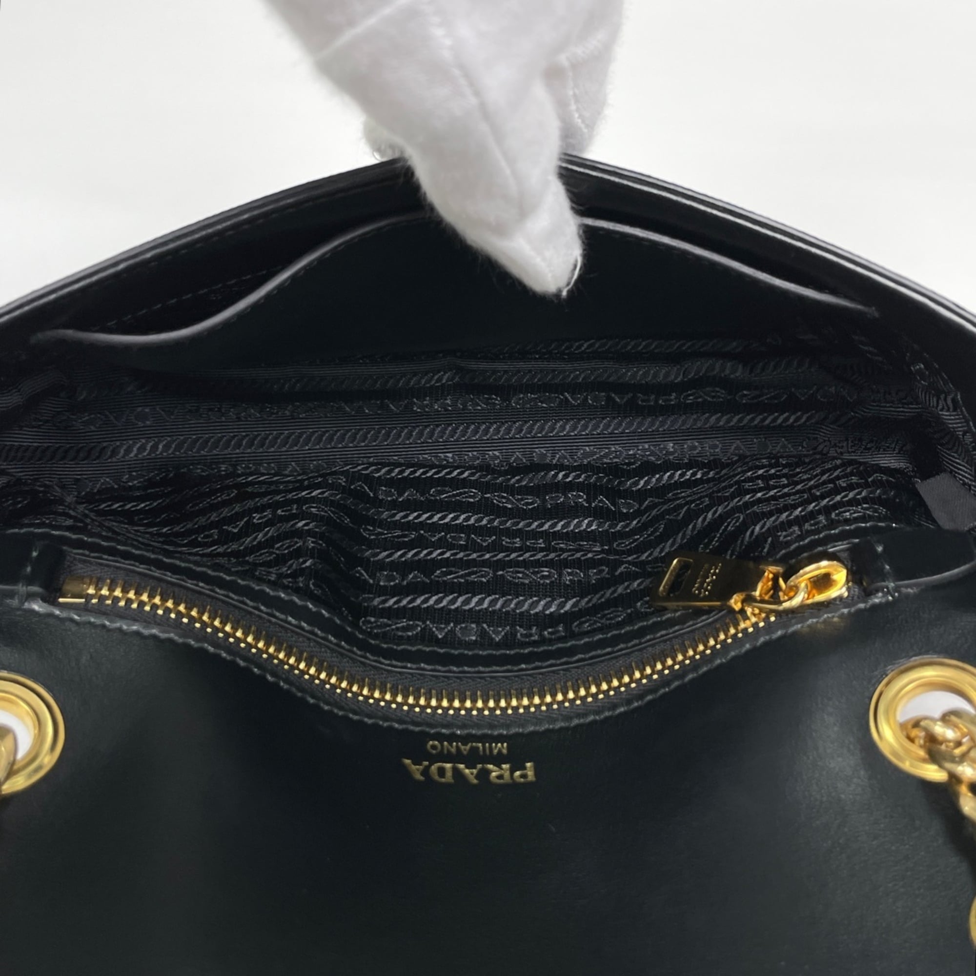 Prada Black Leather Shoulder Bag (Pre-Owned)