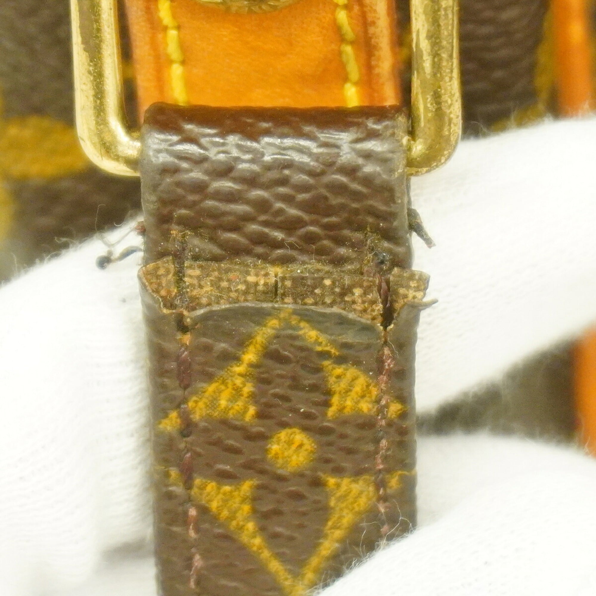 Louis Vuitton Brown Shoulder Bag (Pre-Owned)