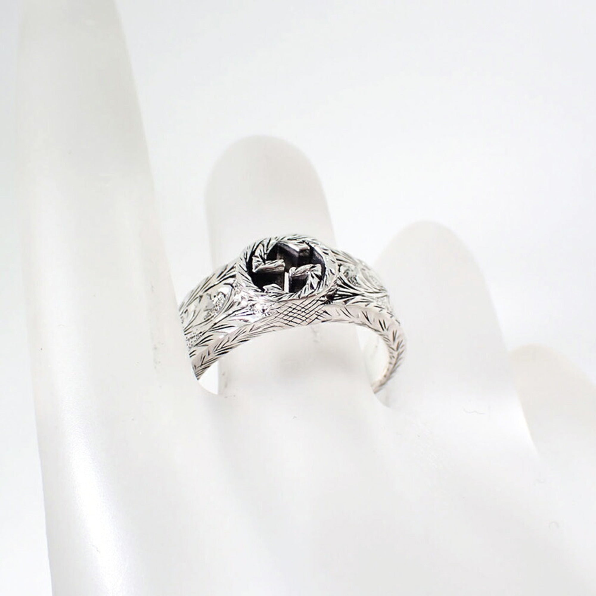Gucci Sterling Silver 925 Band Ring (Pre-Owned)