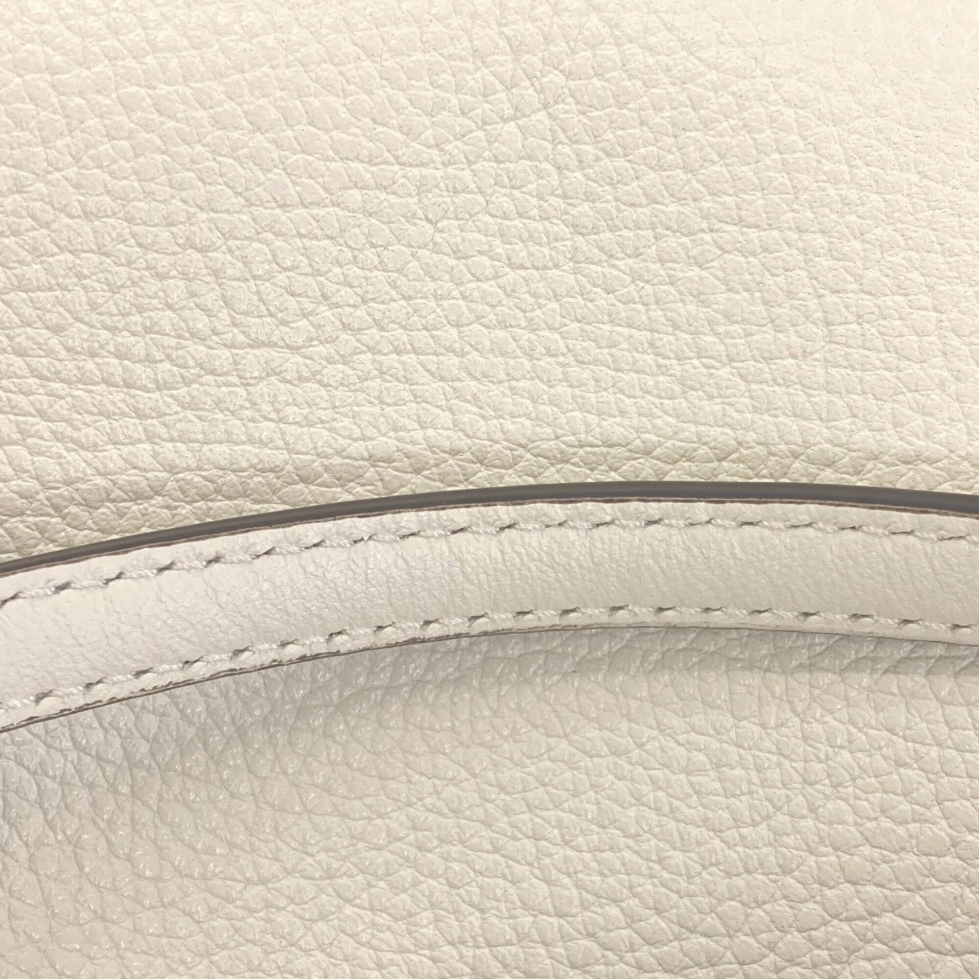 Fendi White Leather Shoulder Bag (Pre-Owned)