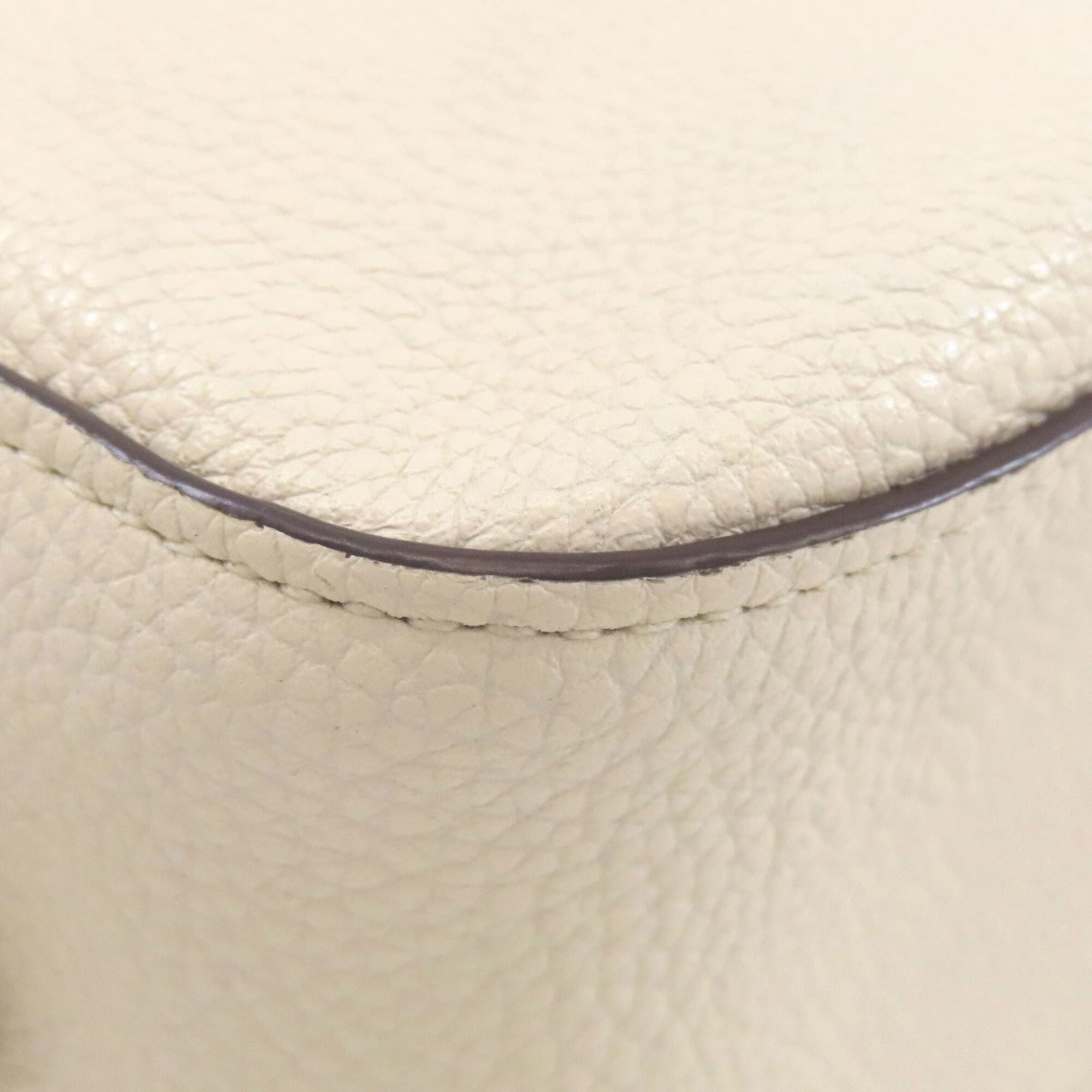 Coach White Leather Shoulder Bag (Pre-Owned)