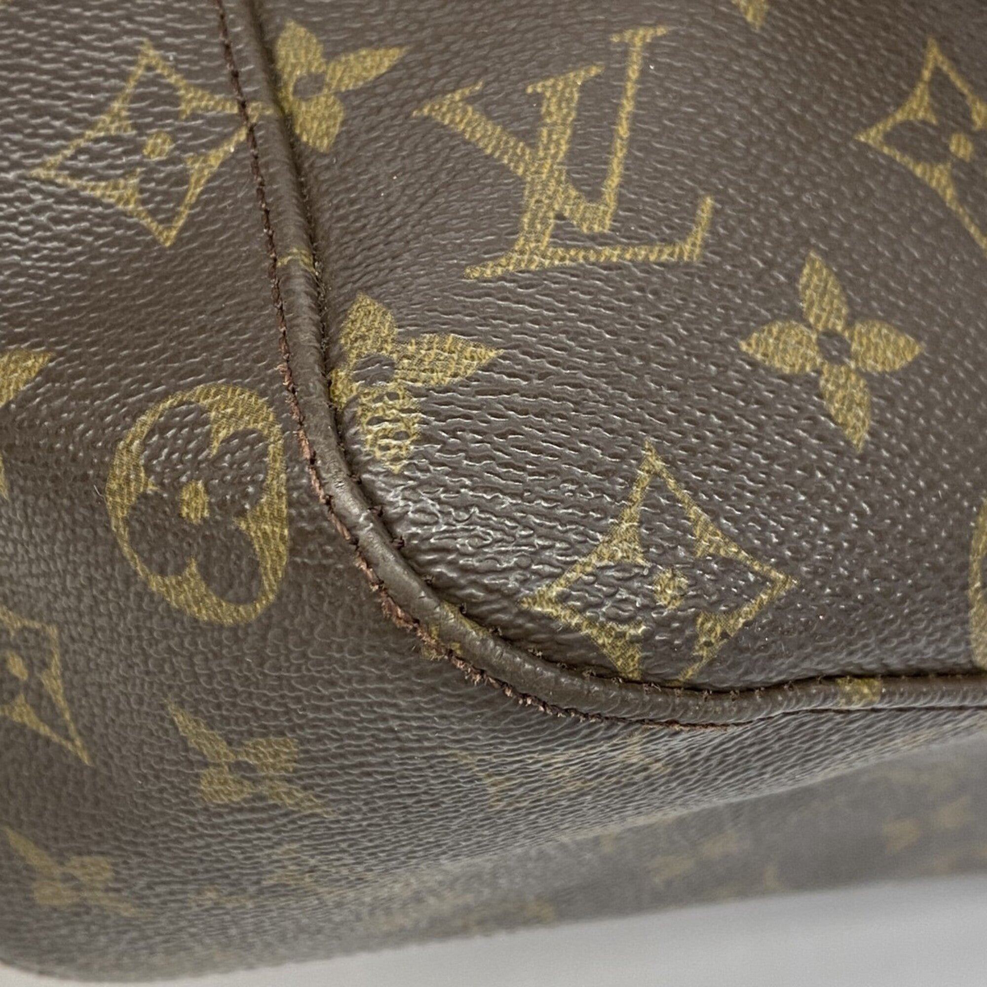 Louis Vuitton Brown Shoulder Bag (Pre-Owned)