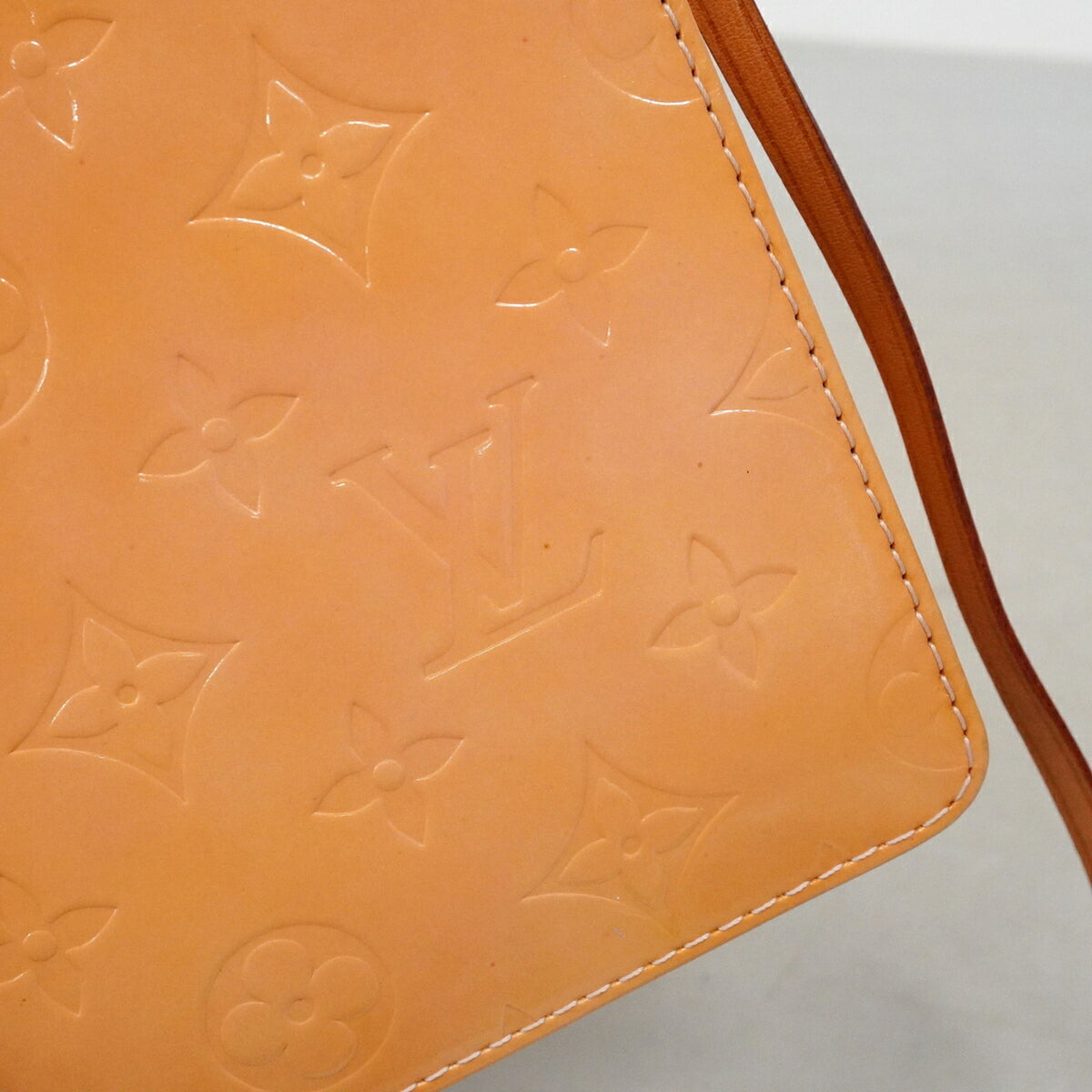 Louis Vuitton Rose Handbag (Pre-Owned)