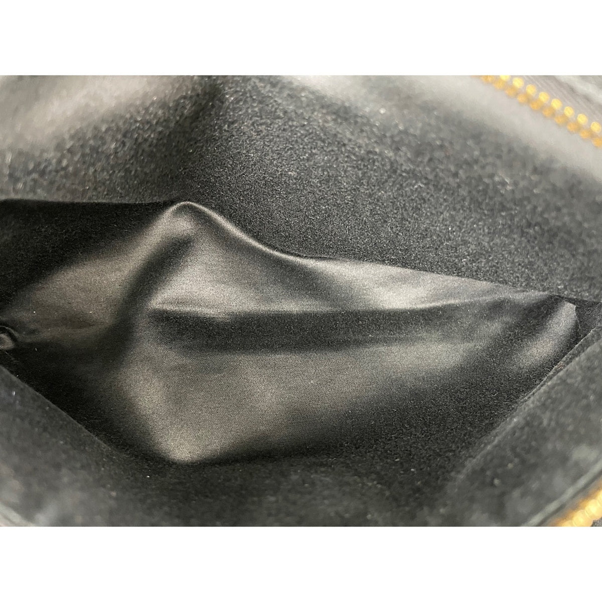 Miu Miu Black Handbag (Pre-Owned)