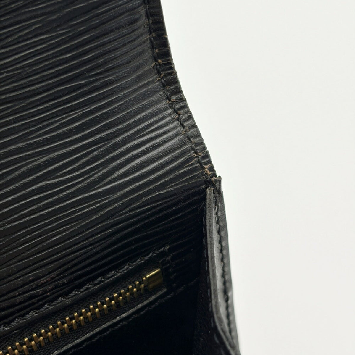 Louis Vuitton Noir Epi Leather Clutch Bag Pochette (Pre-Owned)