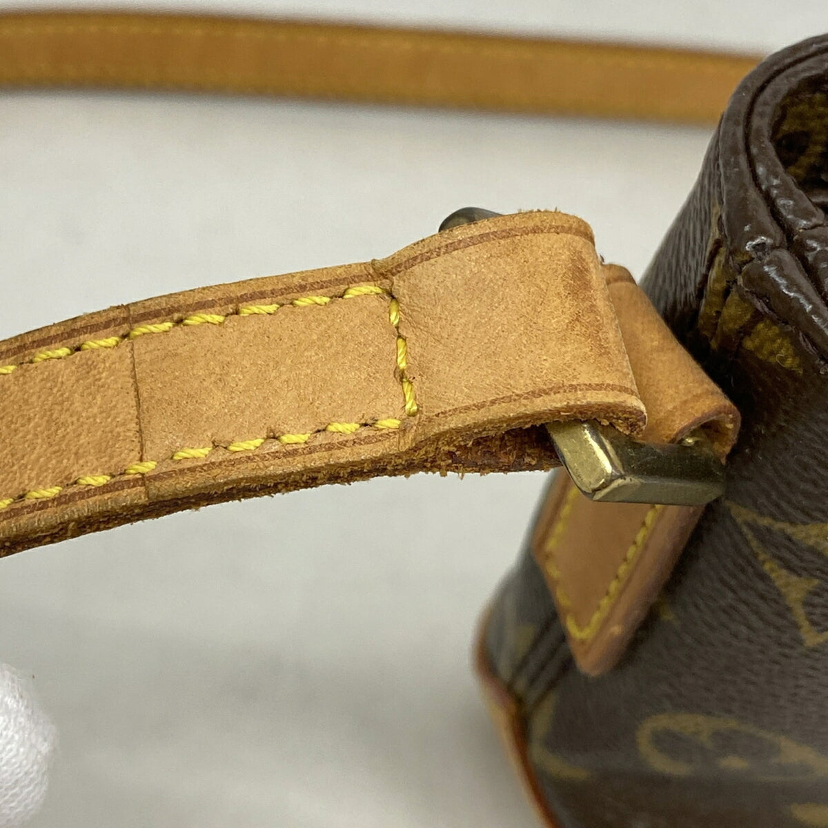 Louis Vuitton Brown Shoulder Bag (Pre-Owned)