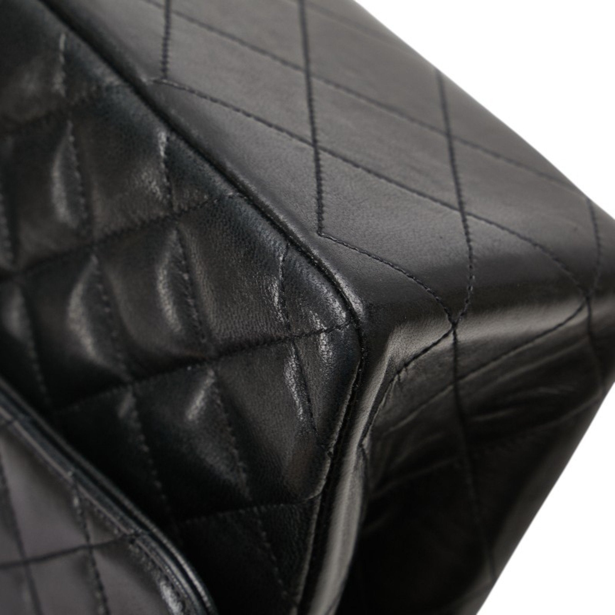 Chanel Matelasse Black Leather Shoulder Bag (Pre-Owned)