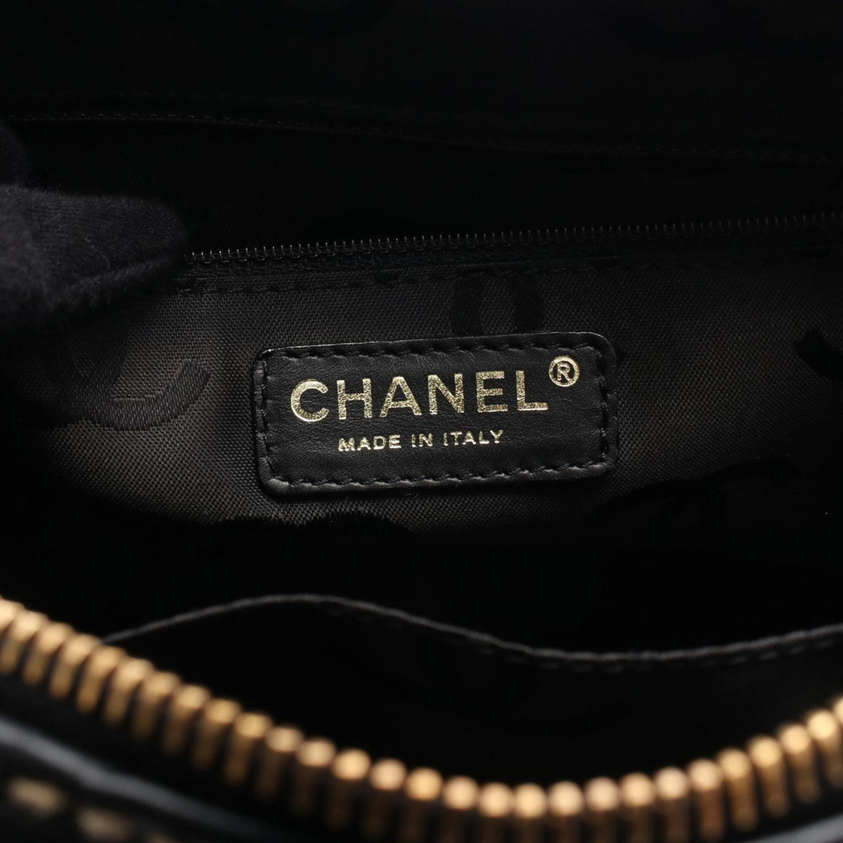 Chanel Black Leather Handbag (Pre-Owned)
