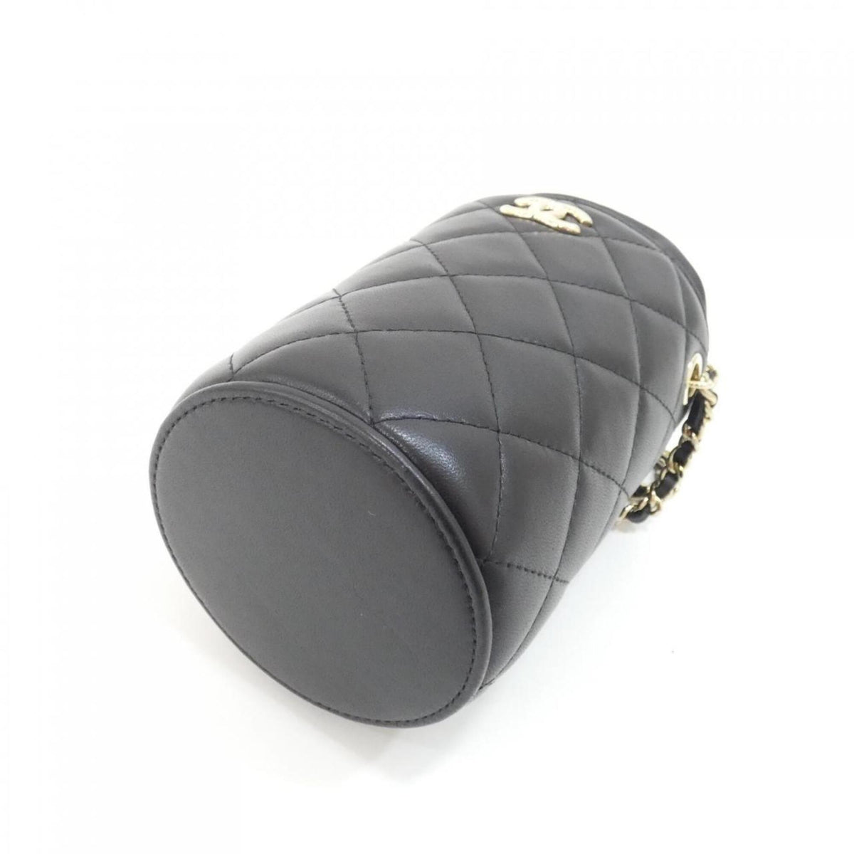 Chanel Black Leather Shoulder Bag (Pre-Owned)