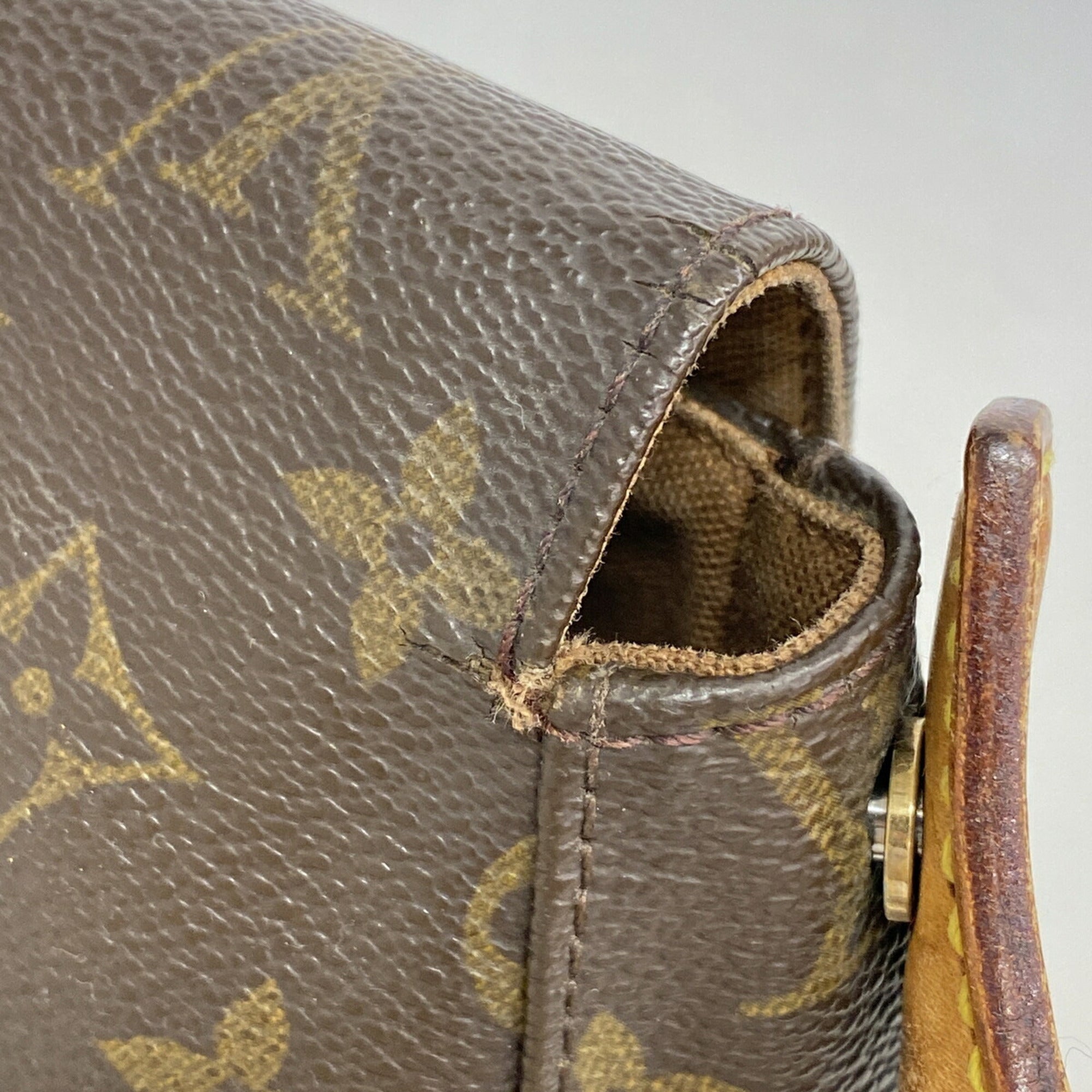 Louis Vuitton Brown Shoulder Bag (Pre-Owned)