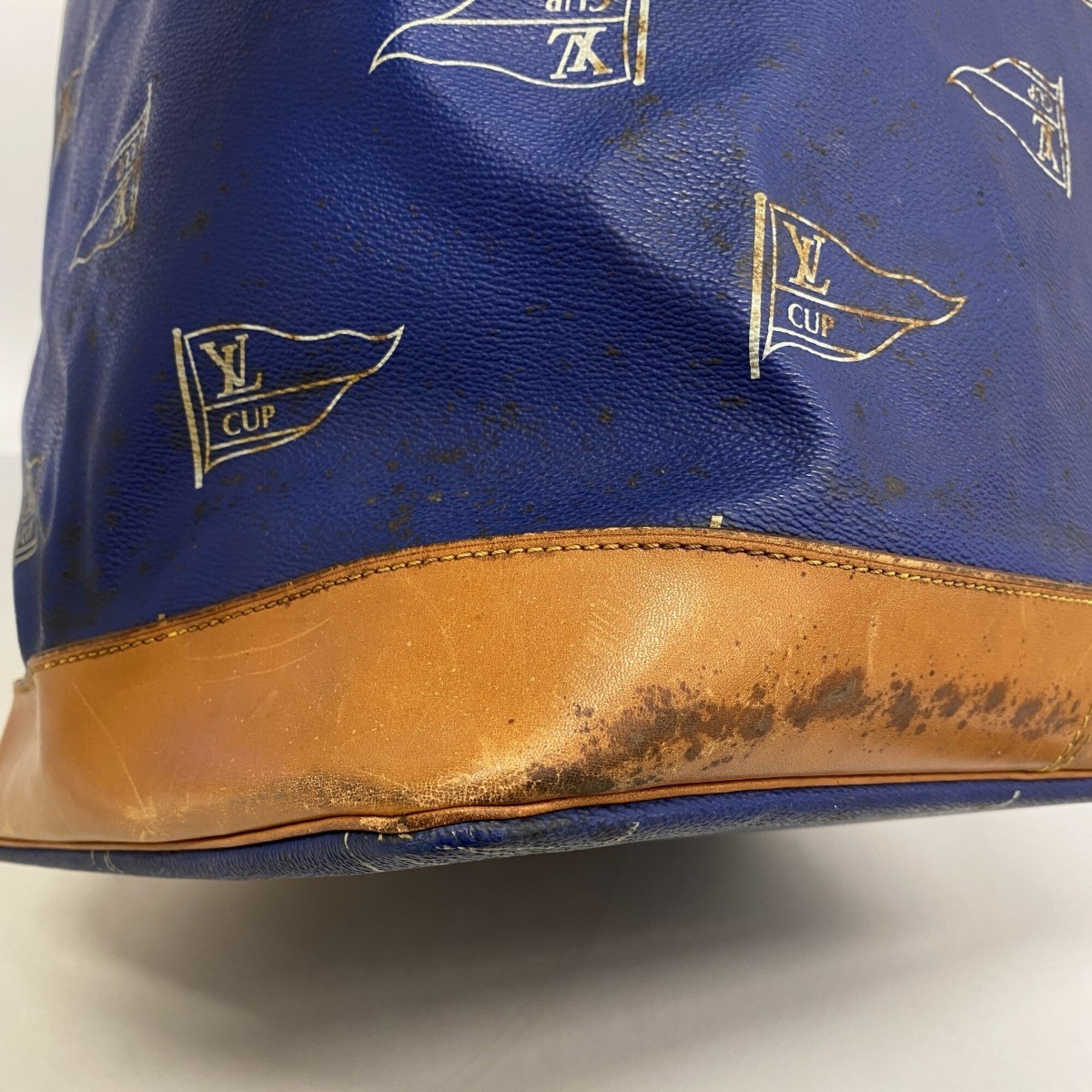 Louis Vuitton Blue Shoulder Bag (Pre-Owned)