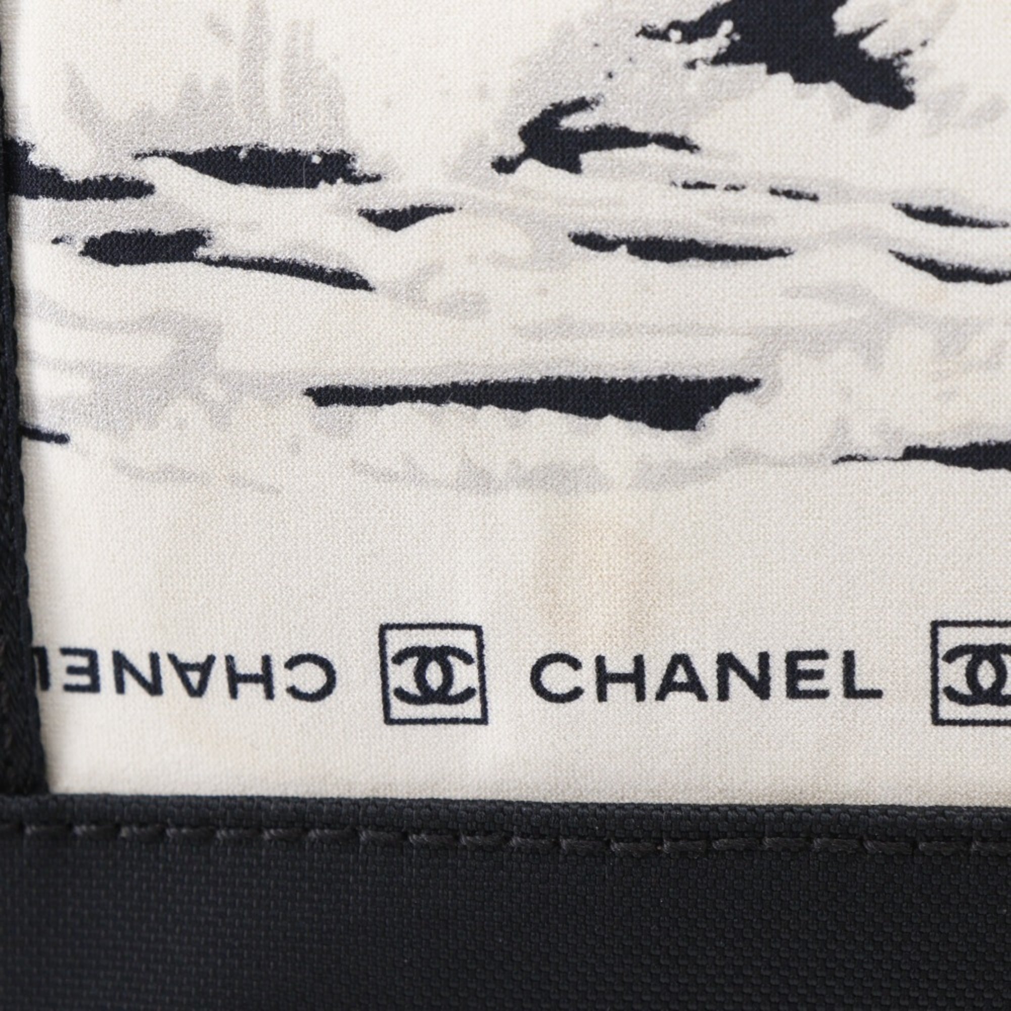 Chanel Black Nylon Handbag (Pre-Owned)