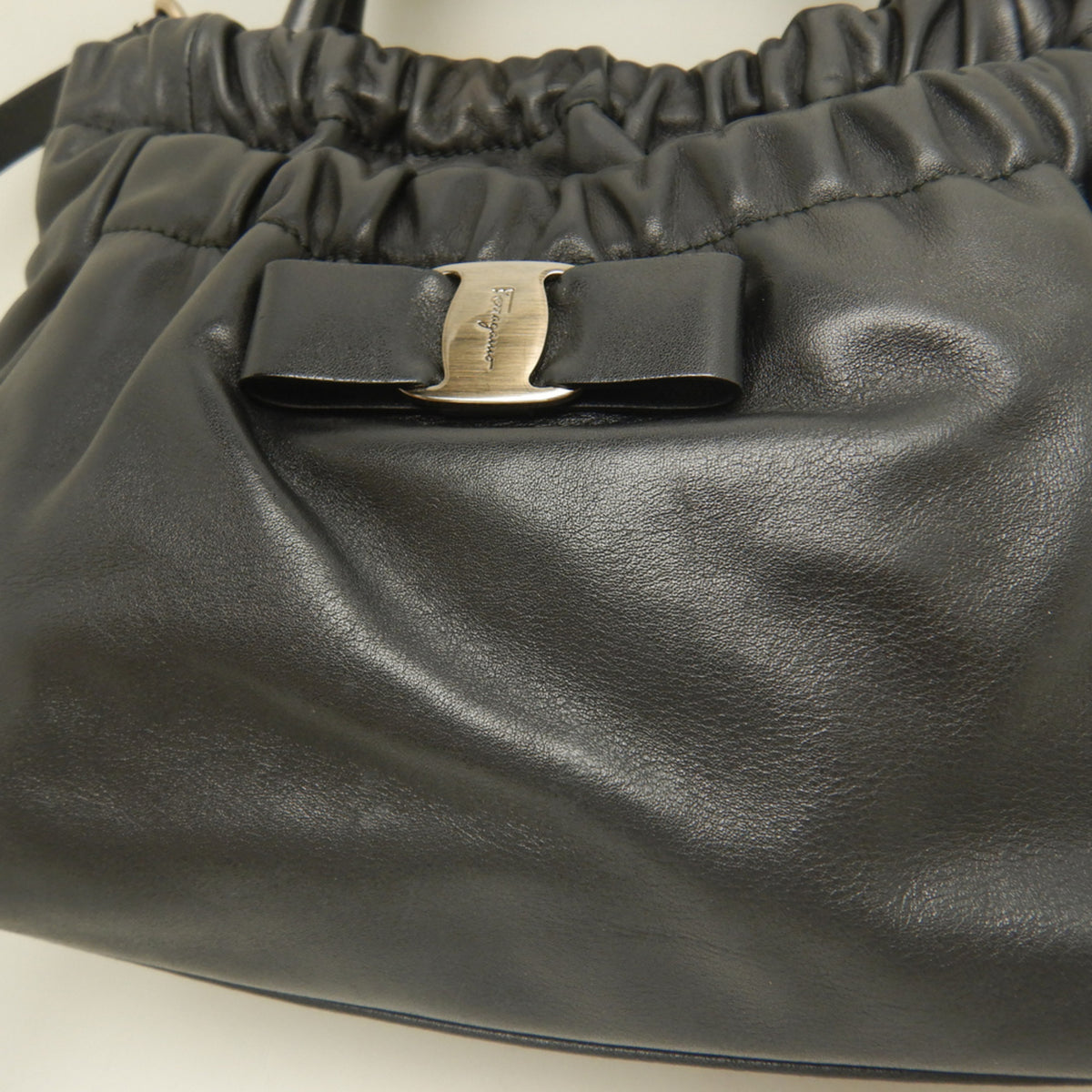 Salvatore Ferragamo Vara Black Leather Handbag (Pre-Owned)