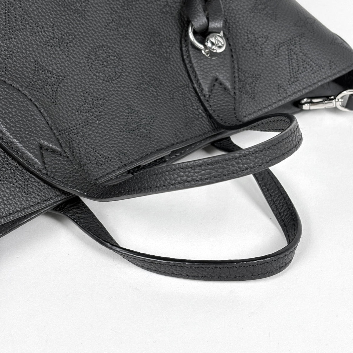 Louis Vuitton Mahina Black Noir Mahina Leather Handbag (Pre-Owned)