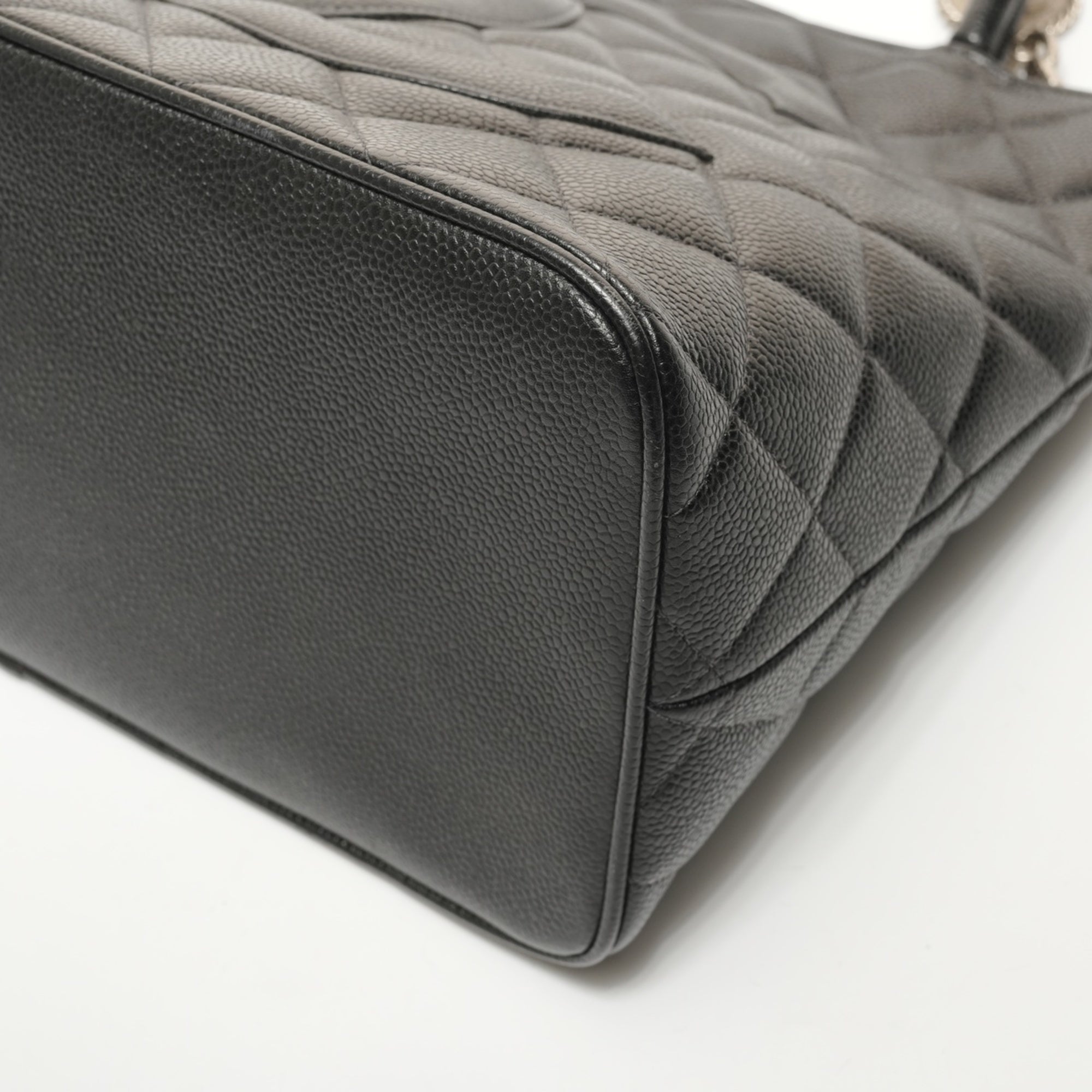 Chanel Black Grained Calfskin Tote Bag (Pre-Owned)
