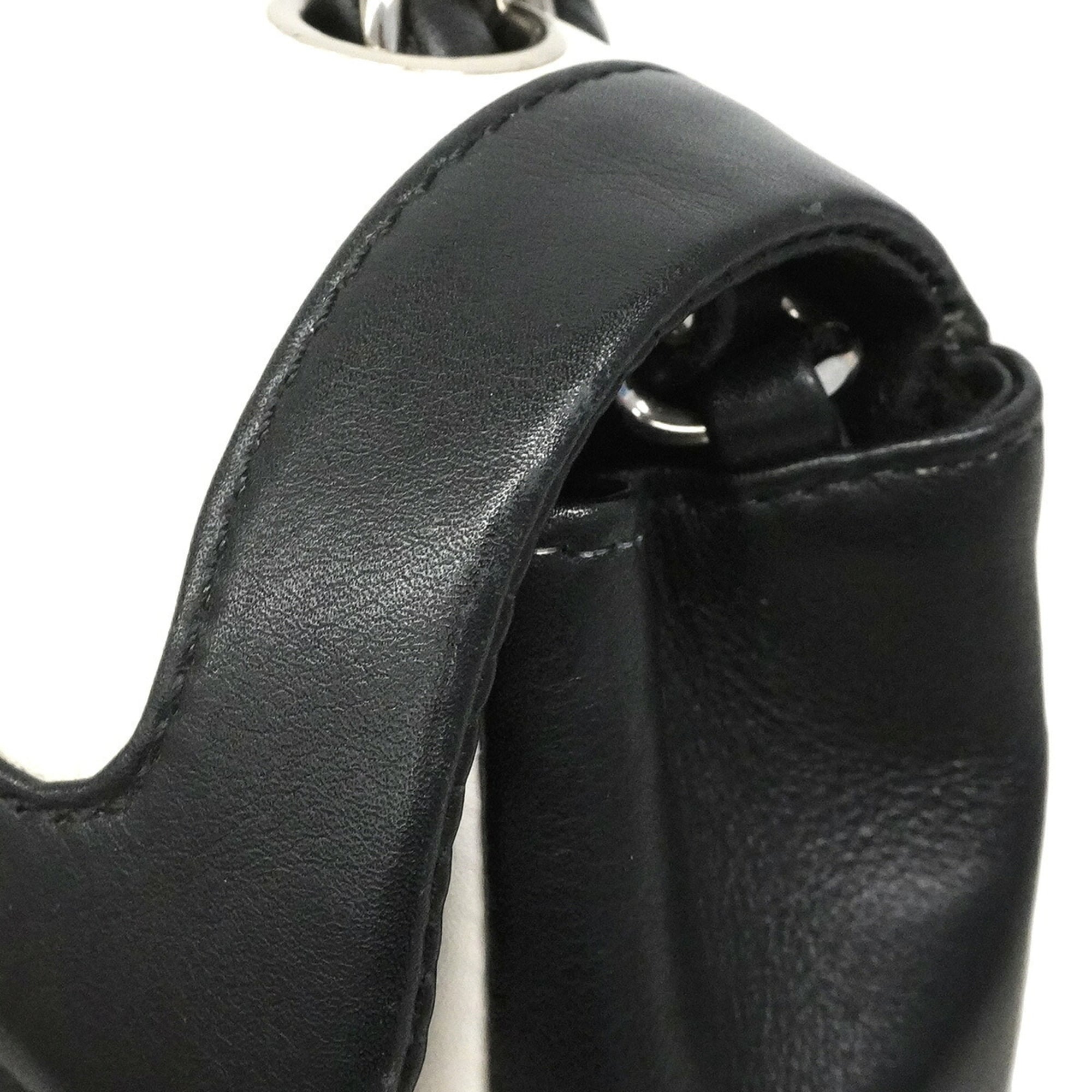 Chanel Black White Leather Shoulder Bag (Pre-Owned)