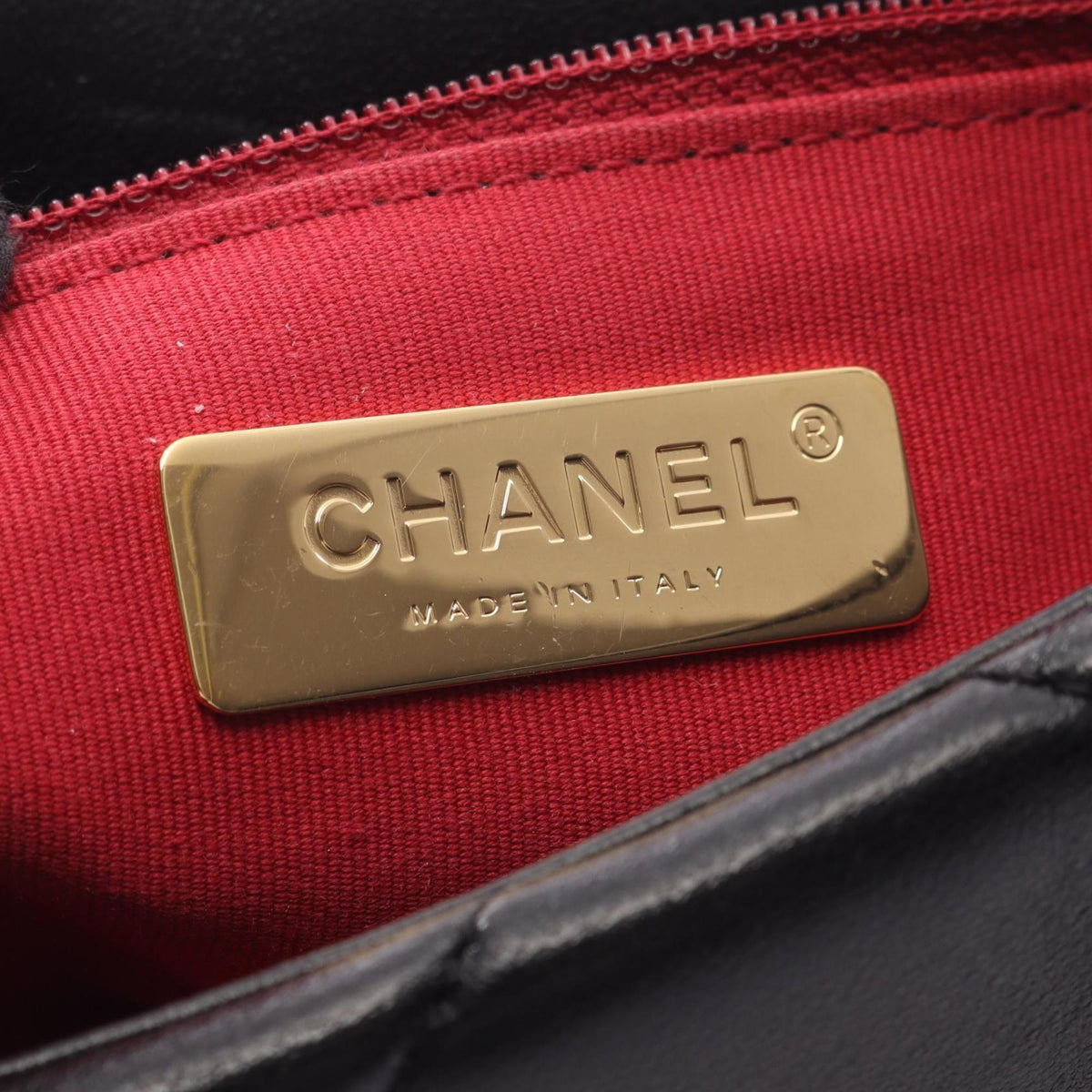 Chanel Black Leather Shoulder Bag (Pre-Owned)