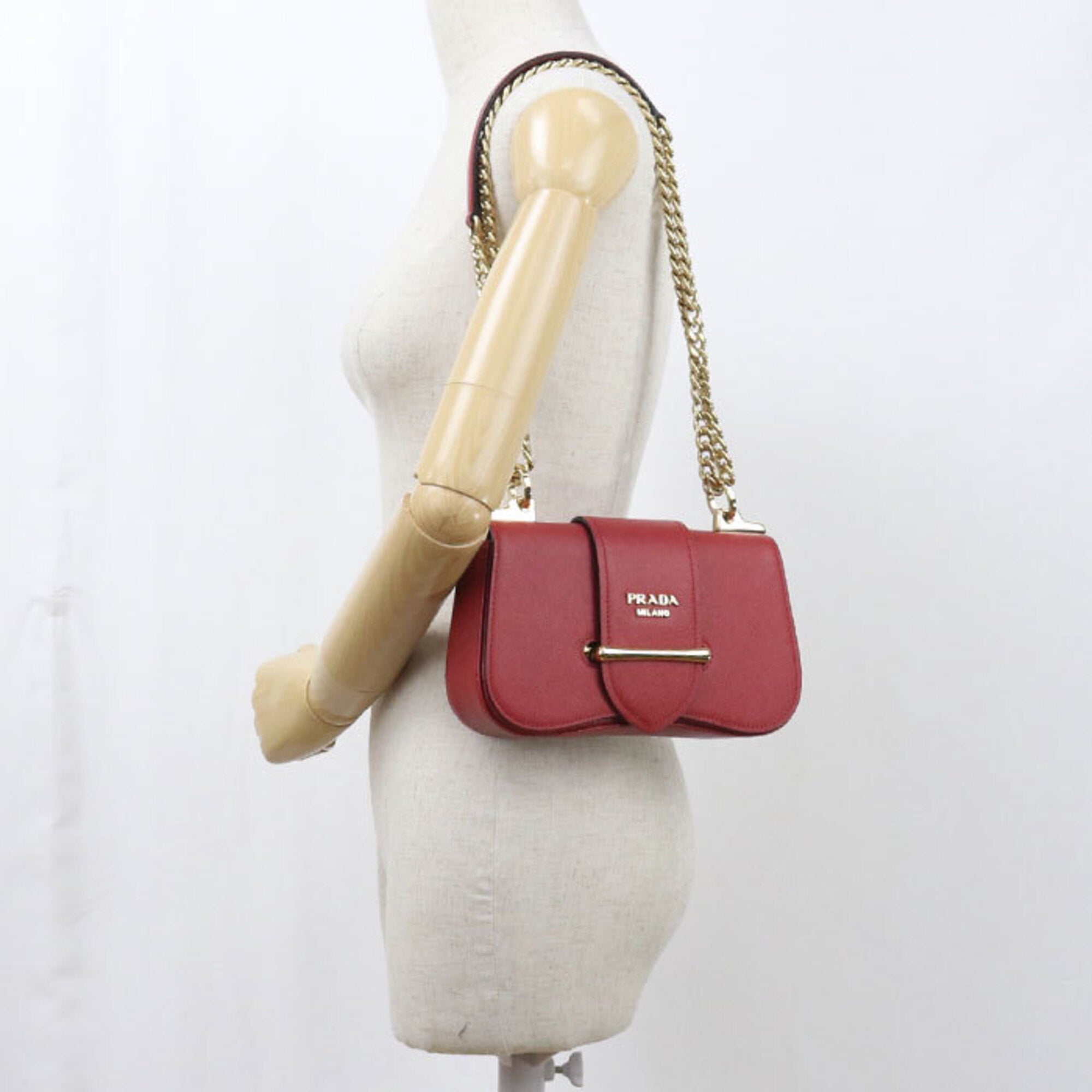 Prada Red Color Leather Shoulder Bag (Pre-Owned)