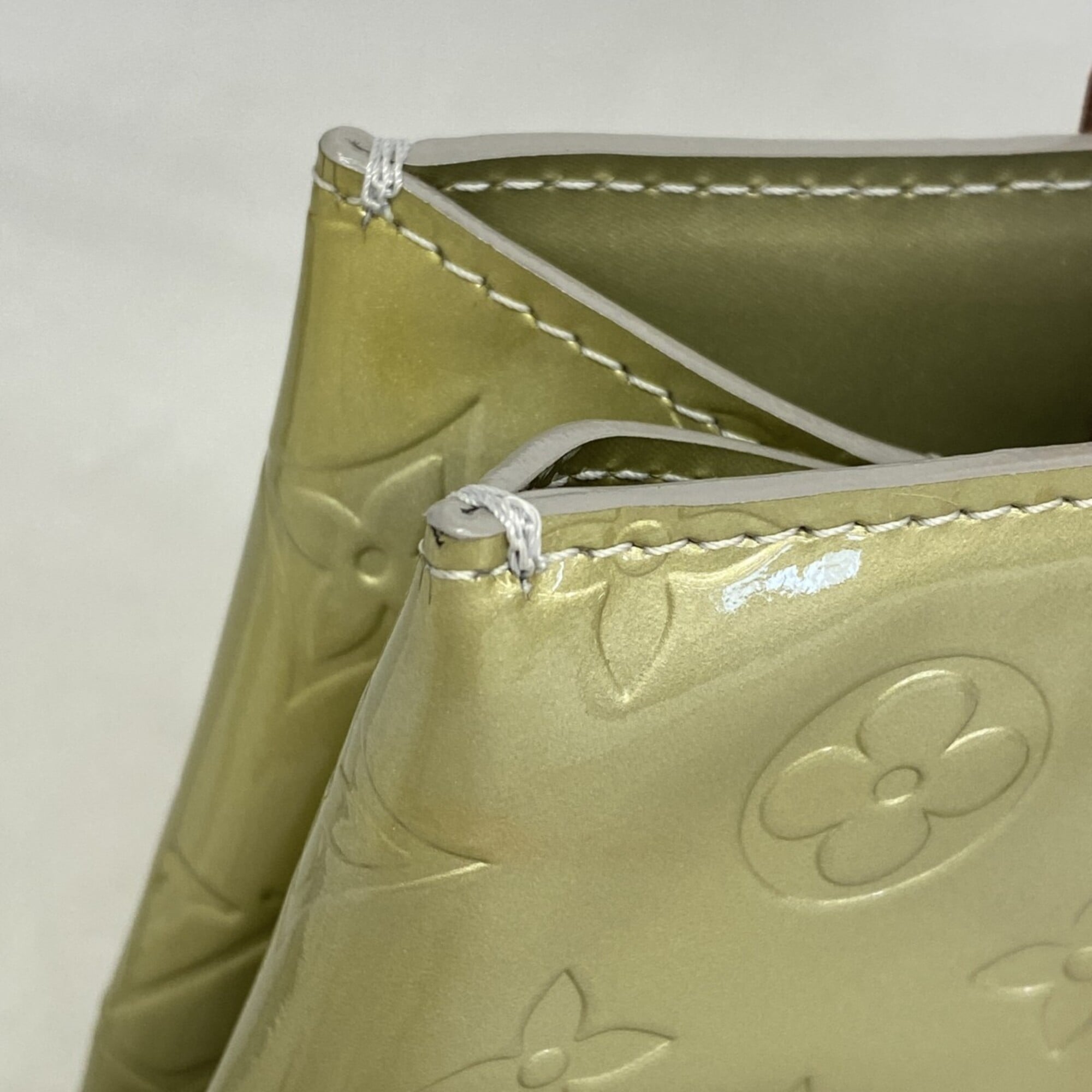 Louis Vuitton Gris Handbag (Pre-Owned)