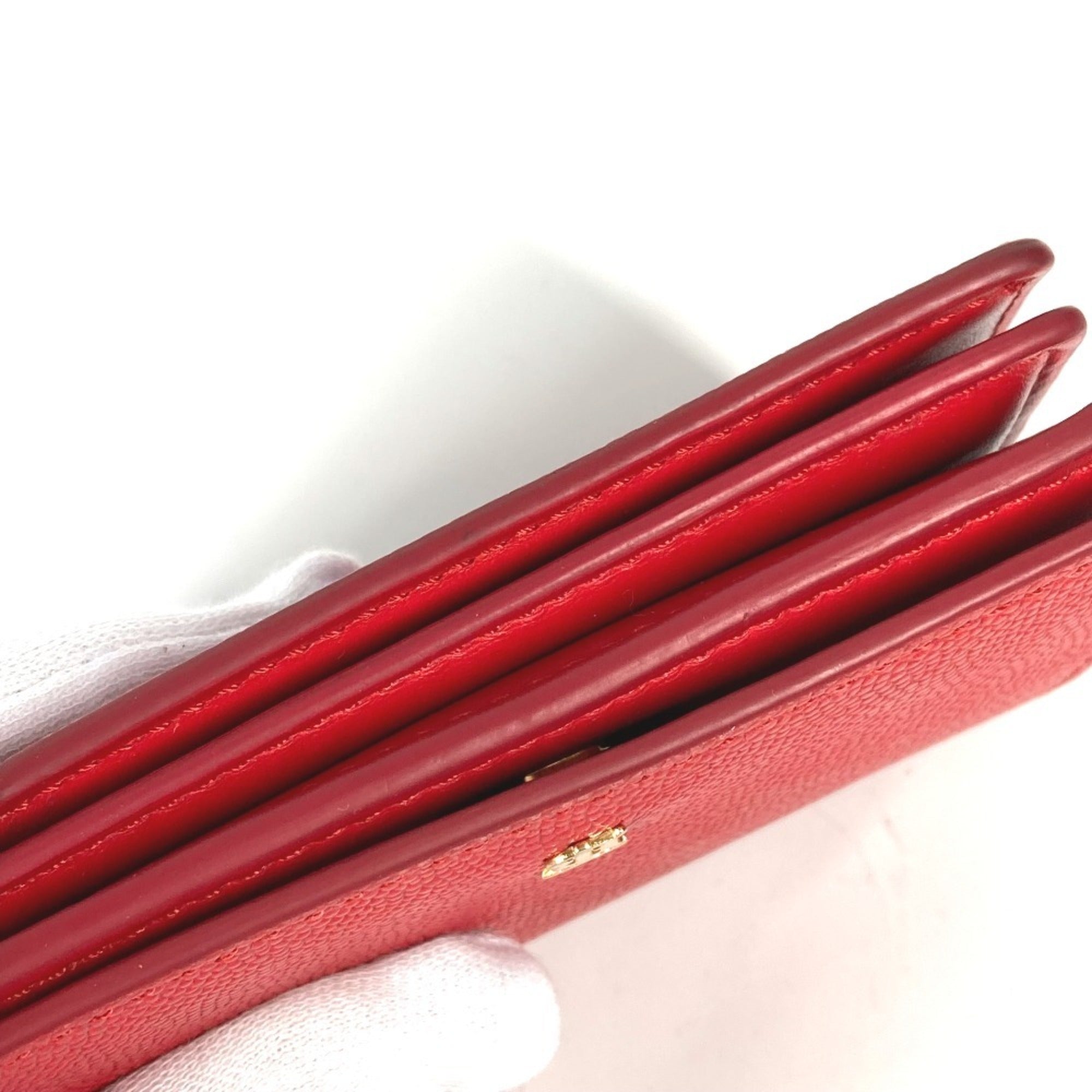 Burberry Red Color Leather Wallet (Bi-Fold) (Pre-Owned)