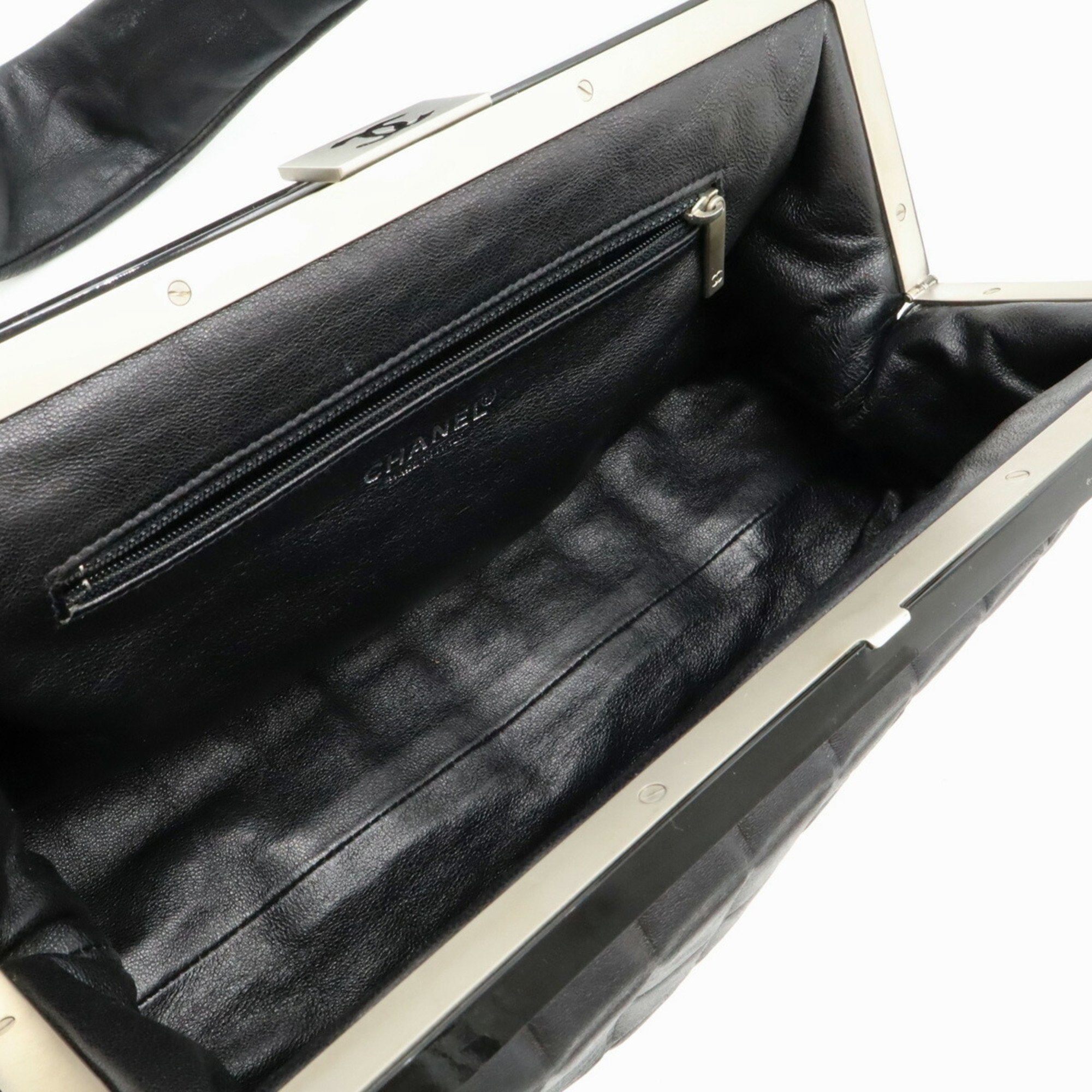 Chanel Black Leather Handbag Shoulder Bag (Pre-Owned)
