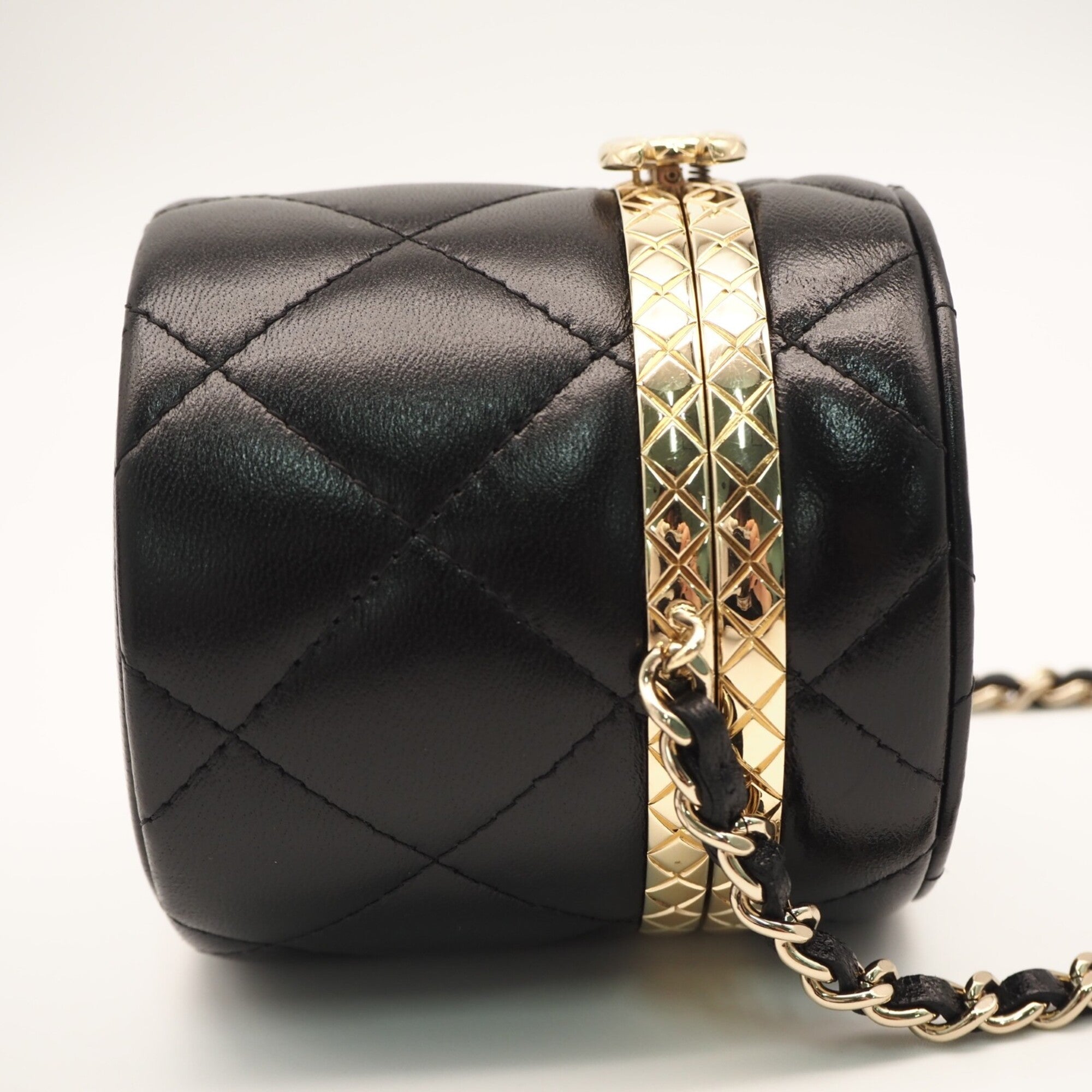 Chanel Black Shoulder Bag (Pre-Owned)