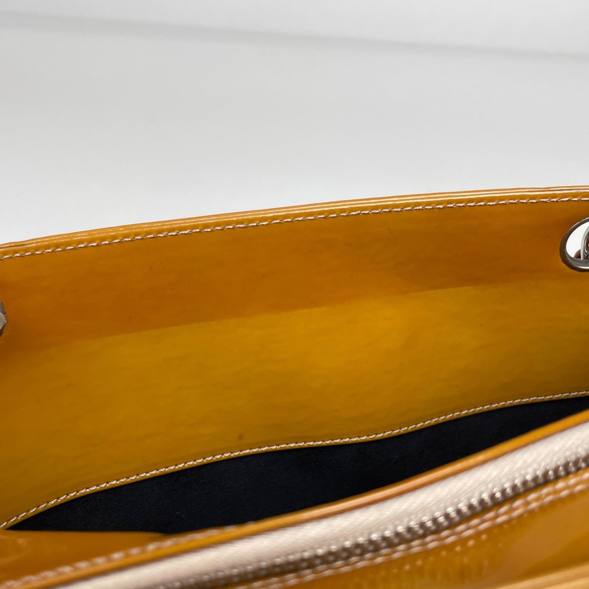 Chanel Brown Patent Leather Shoulder Bag (Pre-Owned)