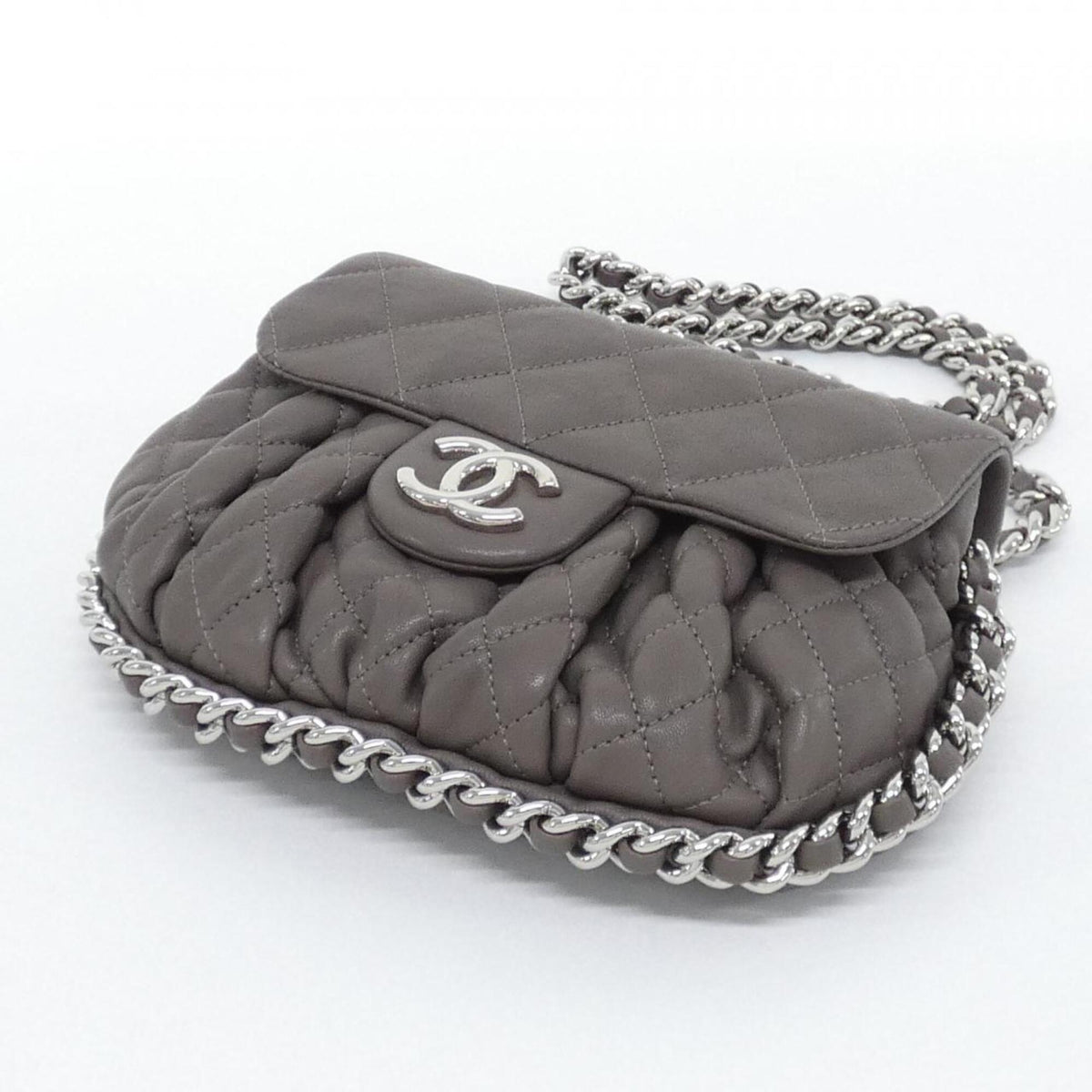 Chanel Brown Leather Shoulder Bag (Pre-Owned)