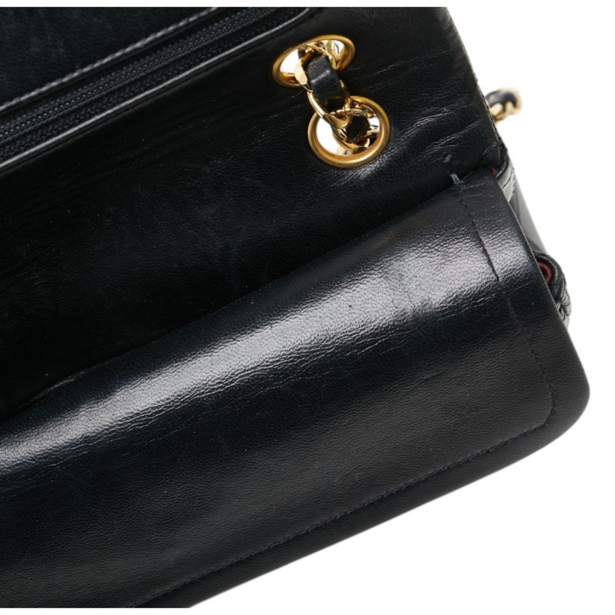 Chanel Matelasse Black Leather Shoulder Bag (Pre-Owned)