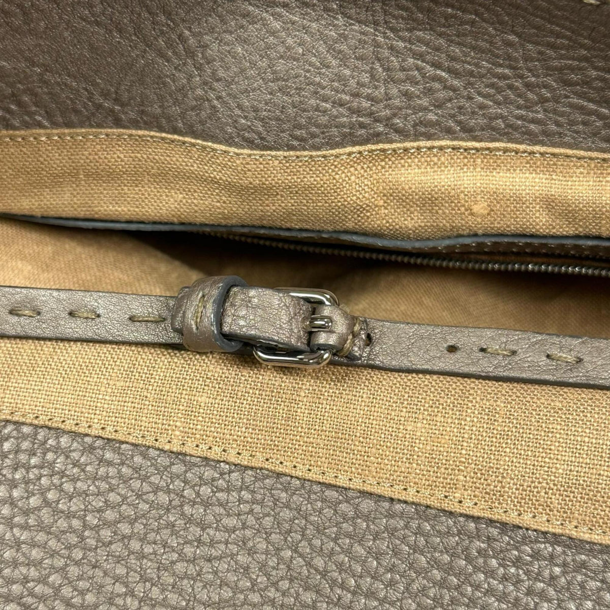 Fendi Metallic Beige Leather Handbag (Pre-Owned)