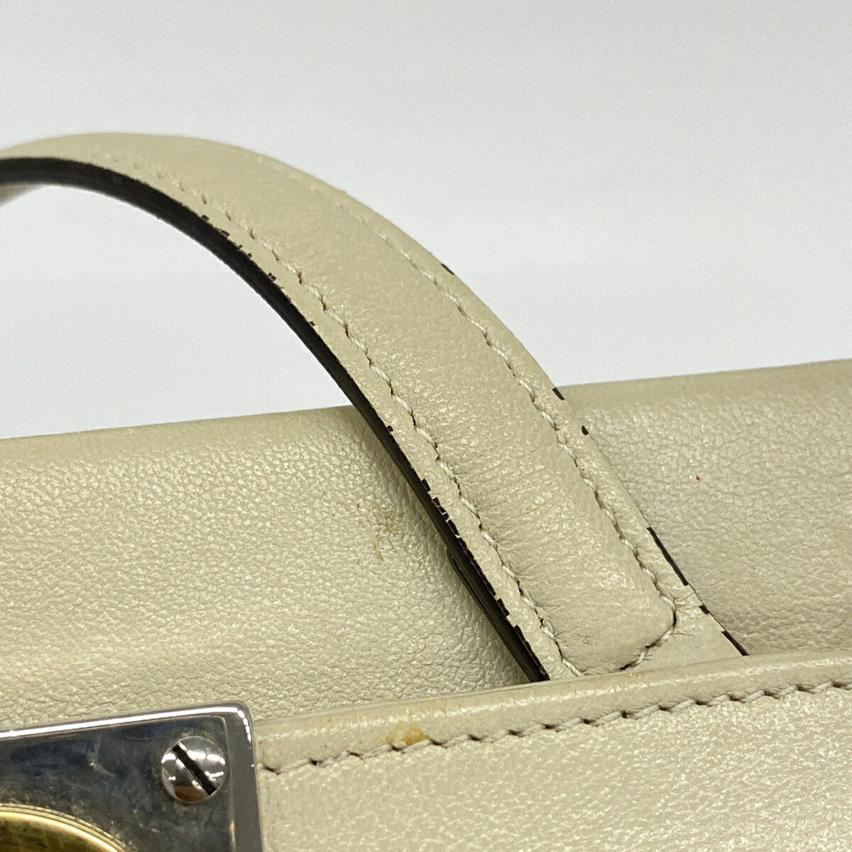 Gucci Ivory Leather Handbag (Pre-Owned)