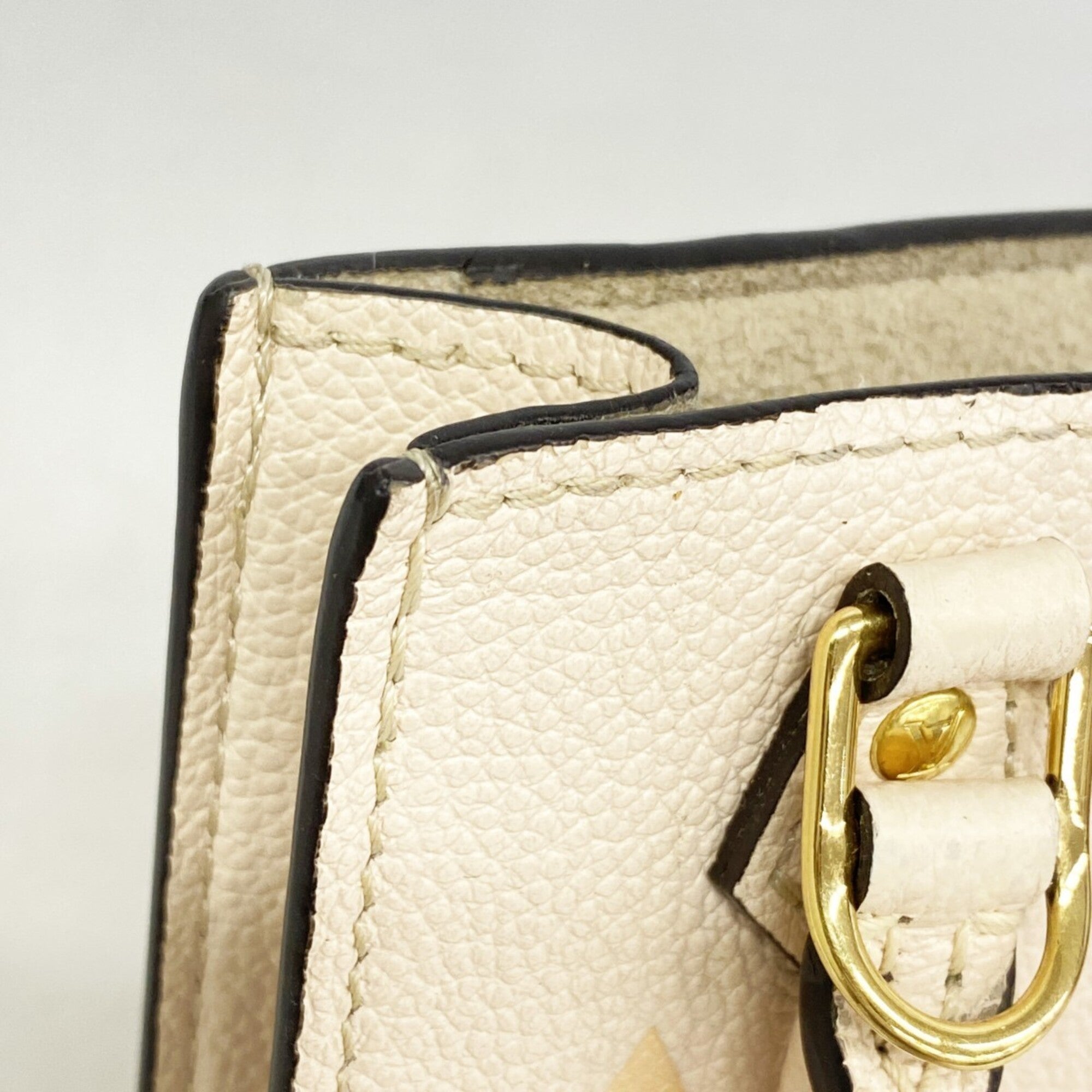 Louis Vuitton Cream Saffron Handbag (Pre-Owned)
