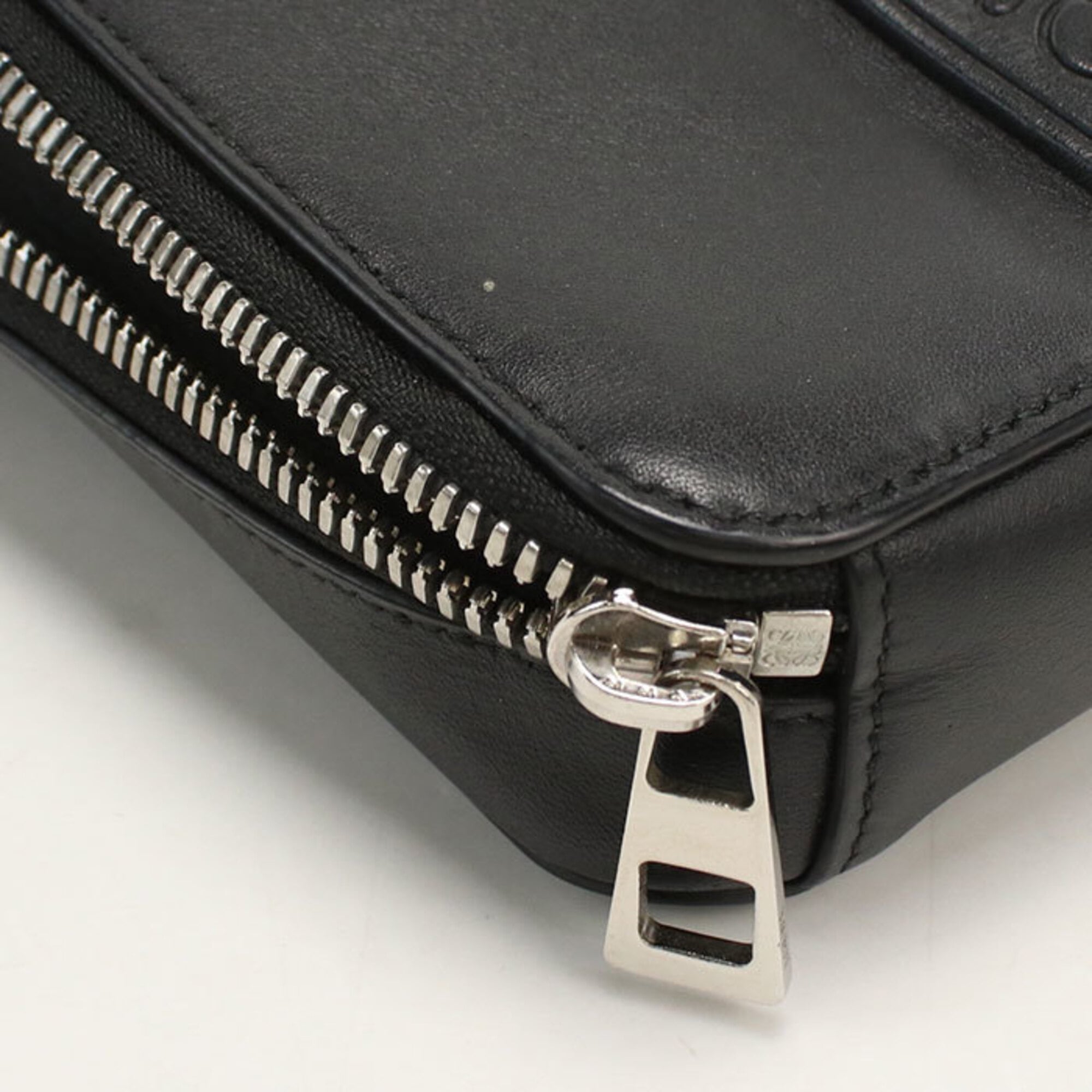 Loewe Black Shoulder Bag (Pre-Owned)