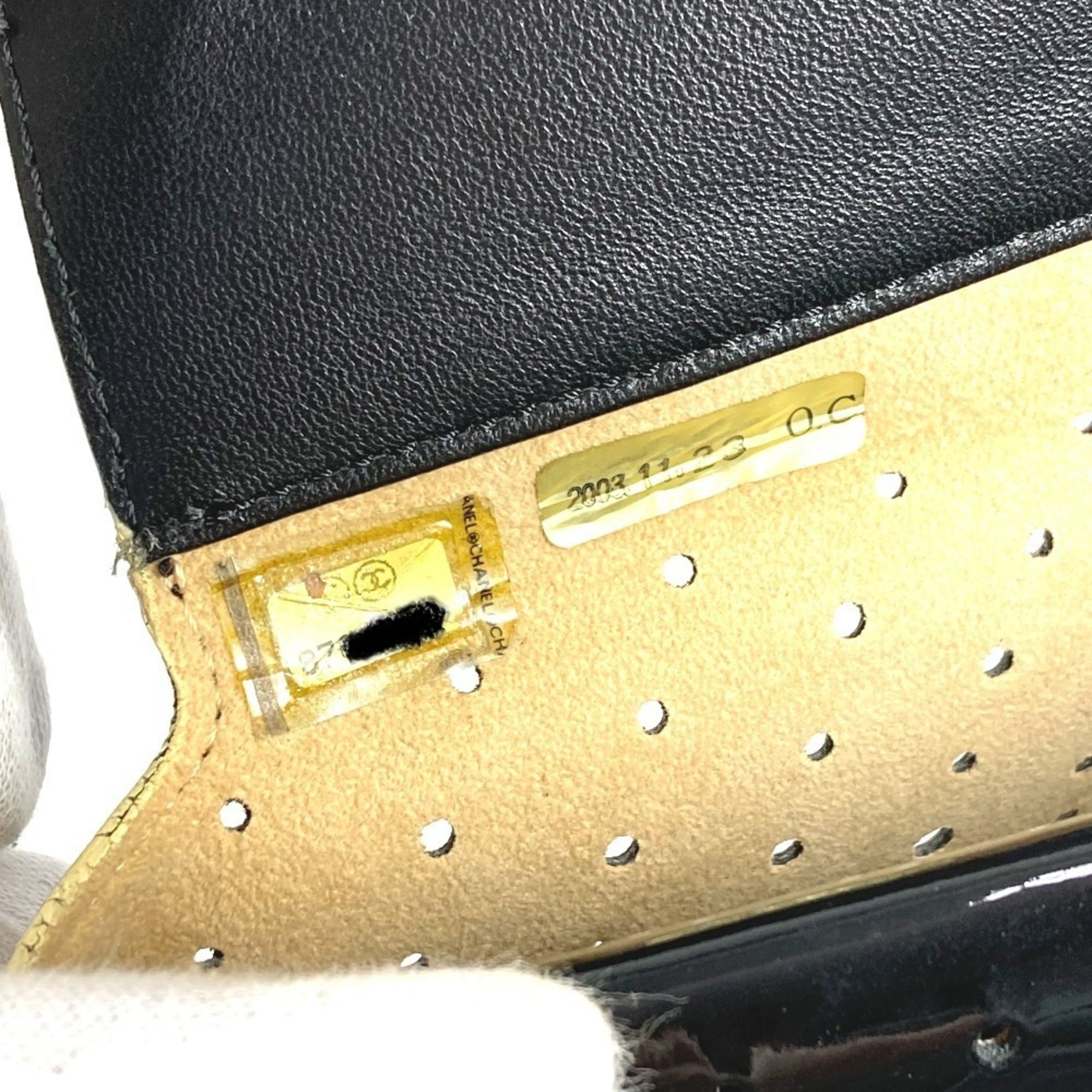 Chanel Black Leather Handbag (Pre-Owned)