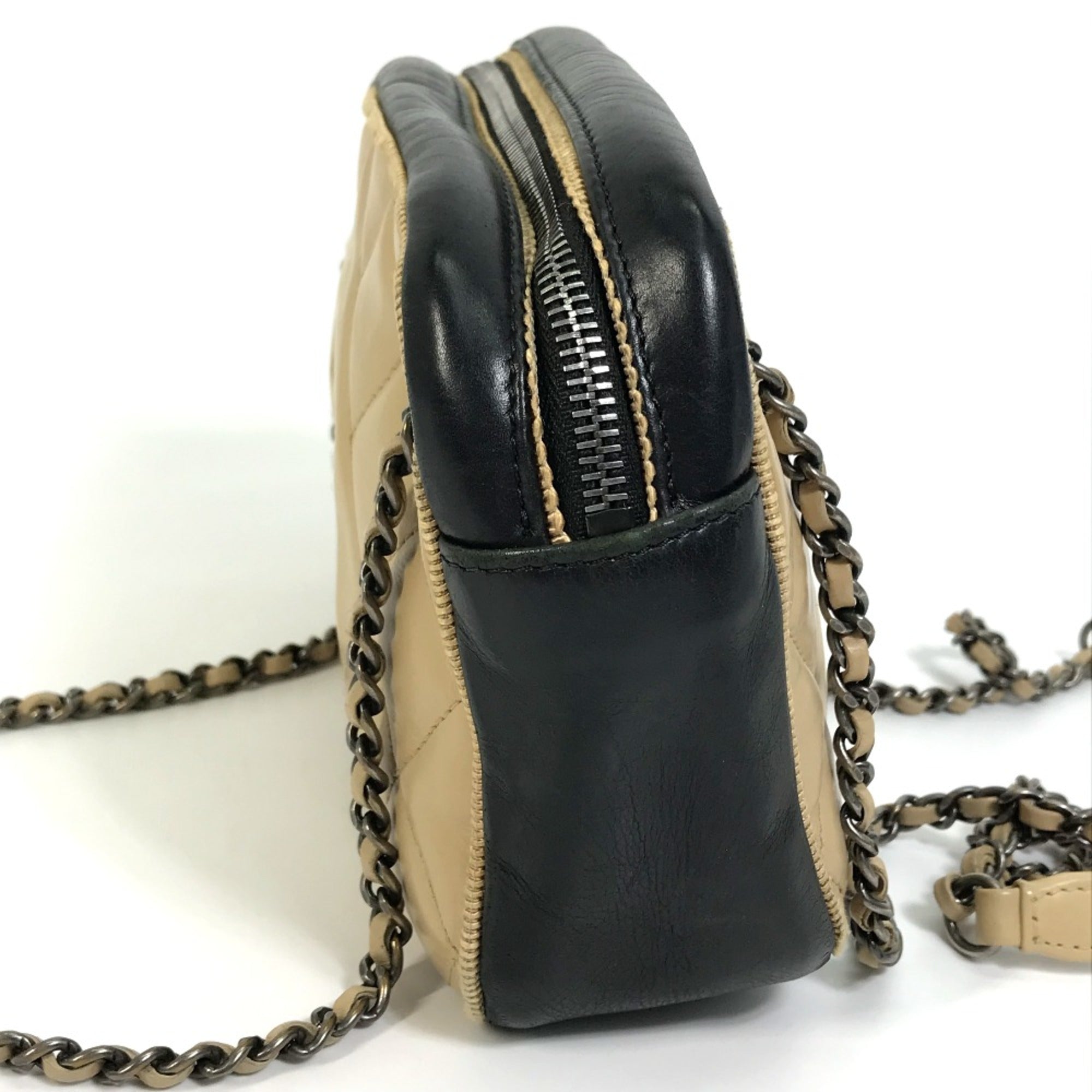 Chanel Beige Leather Shoulder Bag (Pre-Owned)
