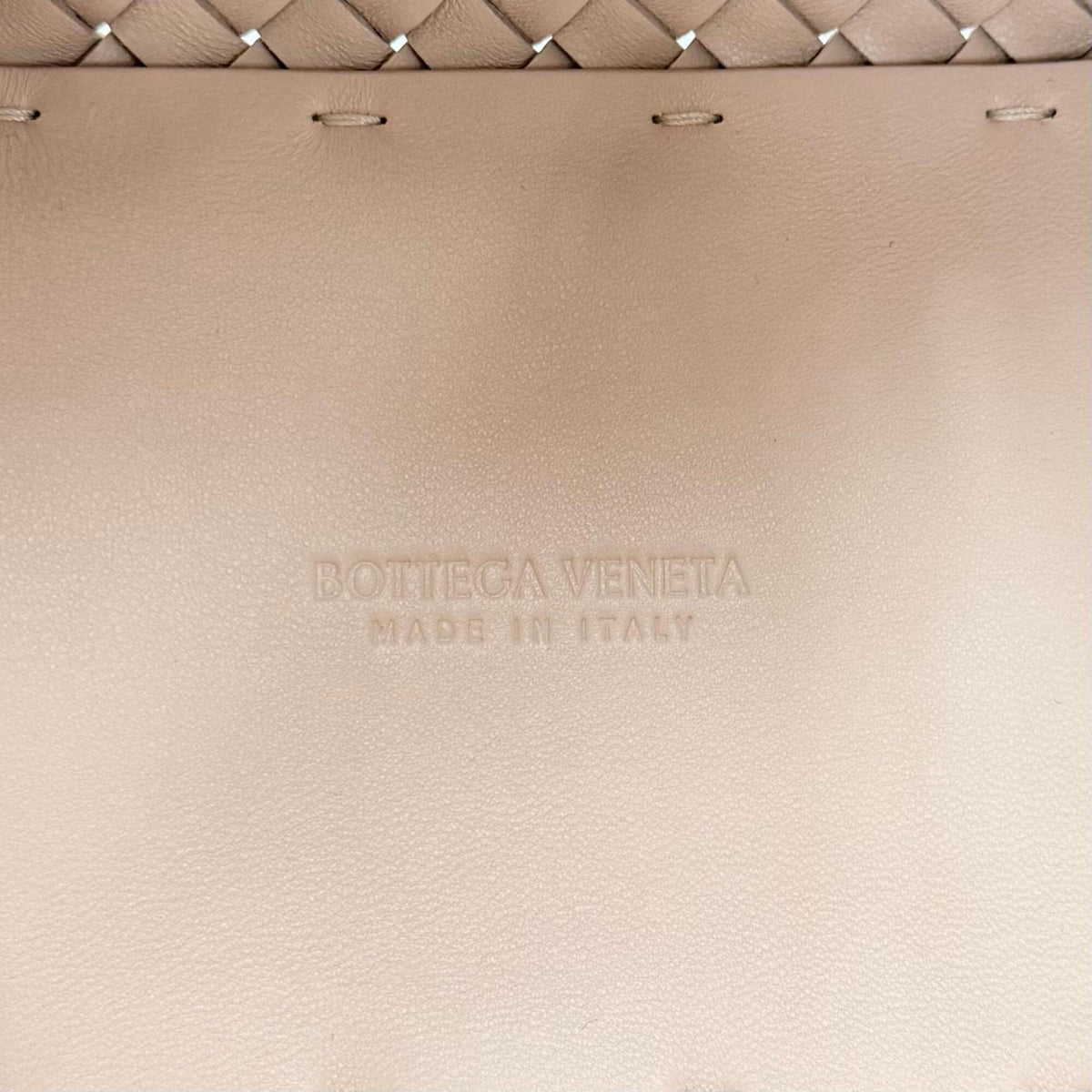 Bottega Veneta Pink Leather Pouch Shoulder Bag (Pre-Owned)