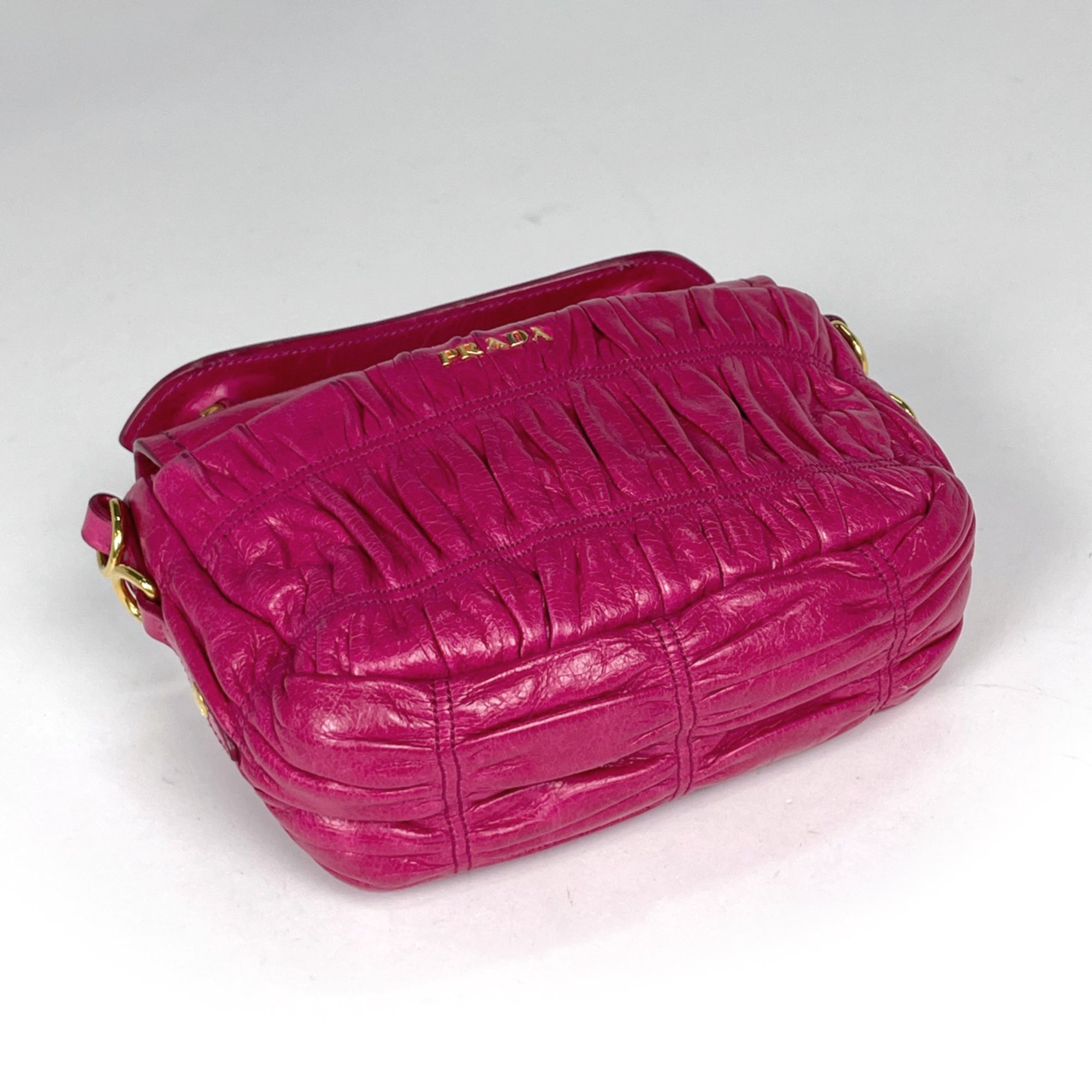 Prada Pink Leather Handbag (Pre-Owned)