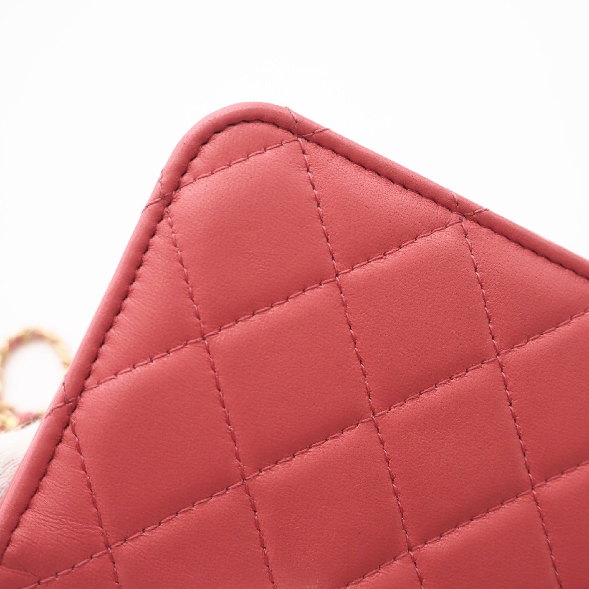 Chanel Matelasse Pink Leather Shoulder Bag (Pre-Owned)
